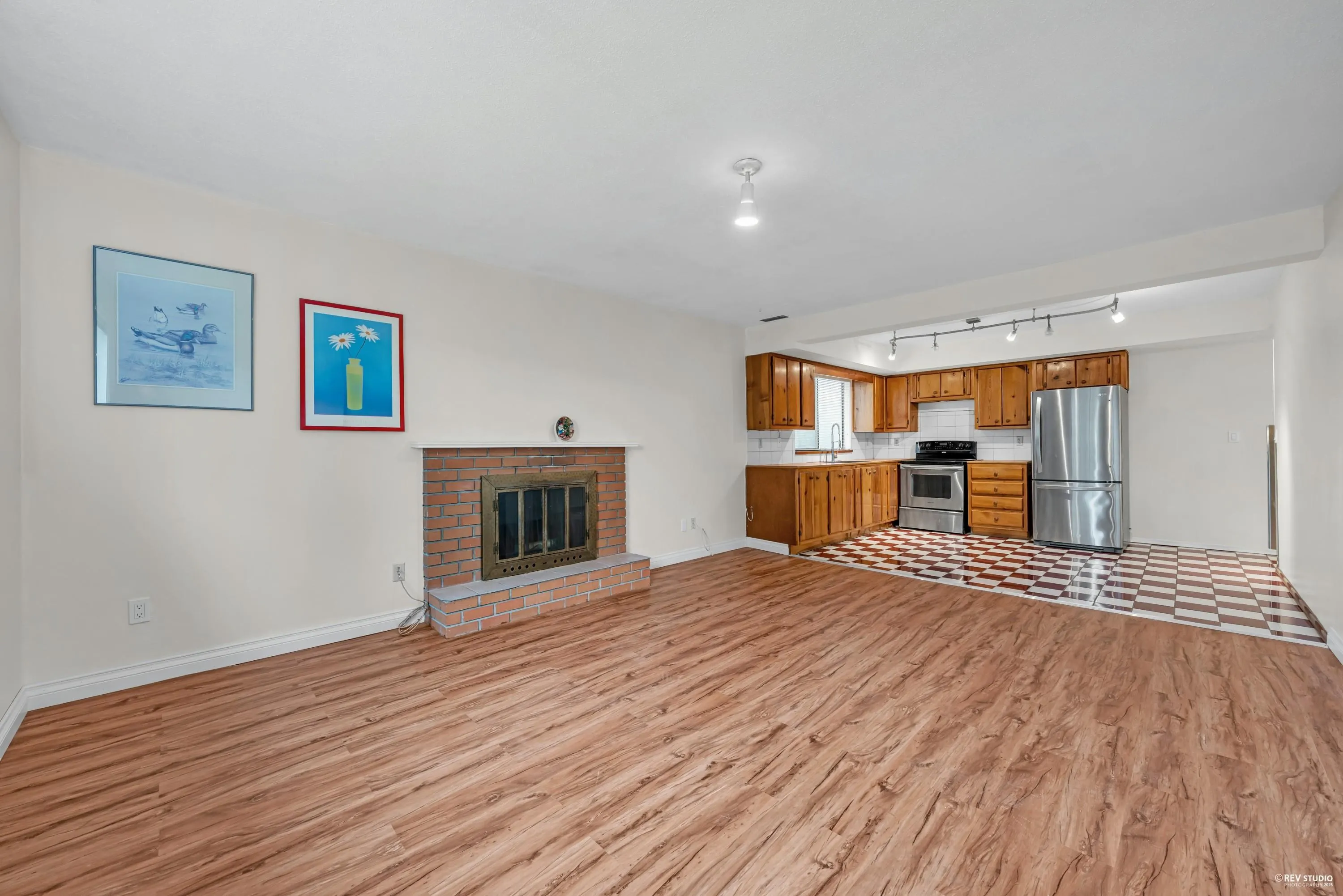 6760 Lakeview Avenue