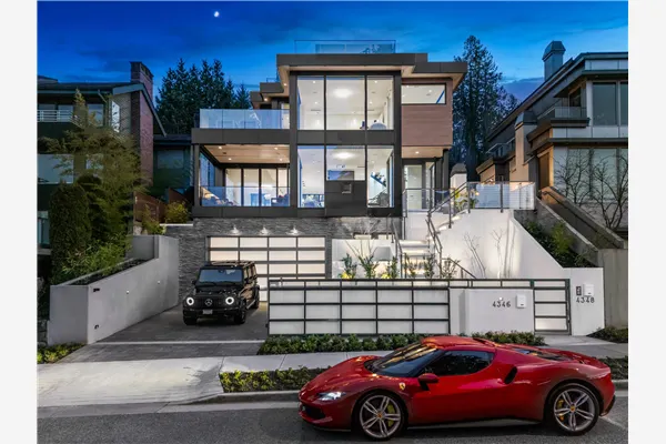 4346 Locarno Crescent