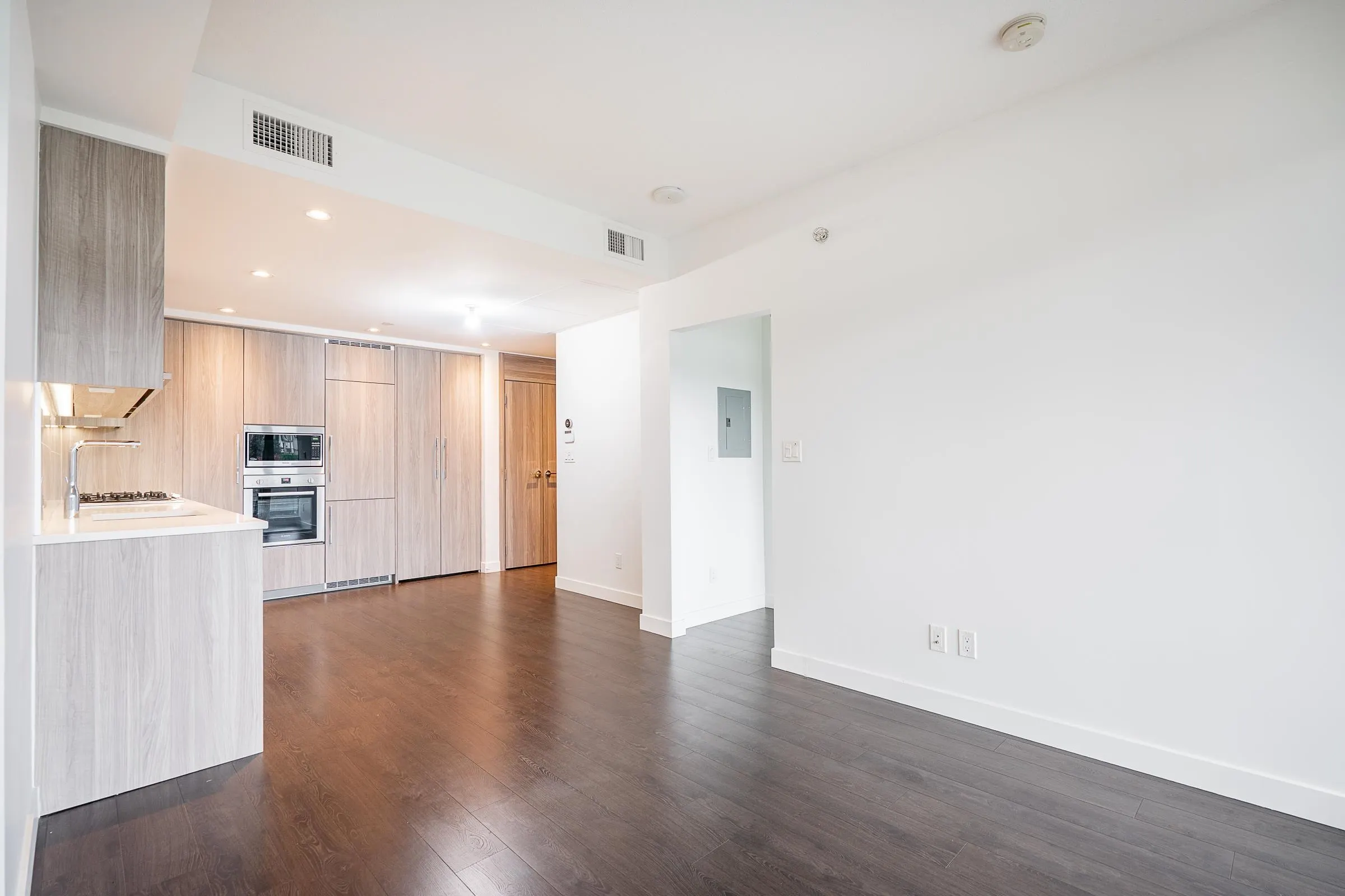 306 4730 Lougheed Highway