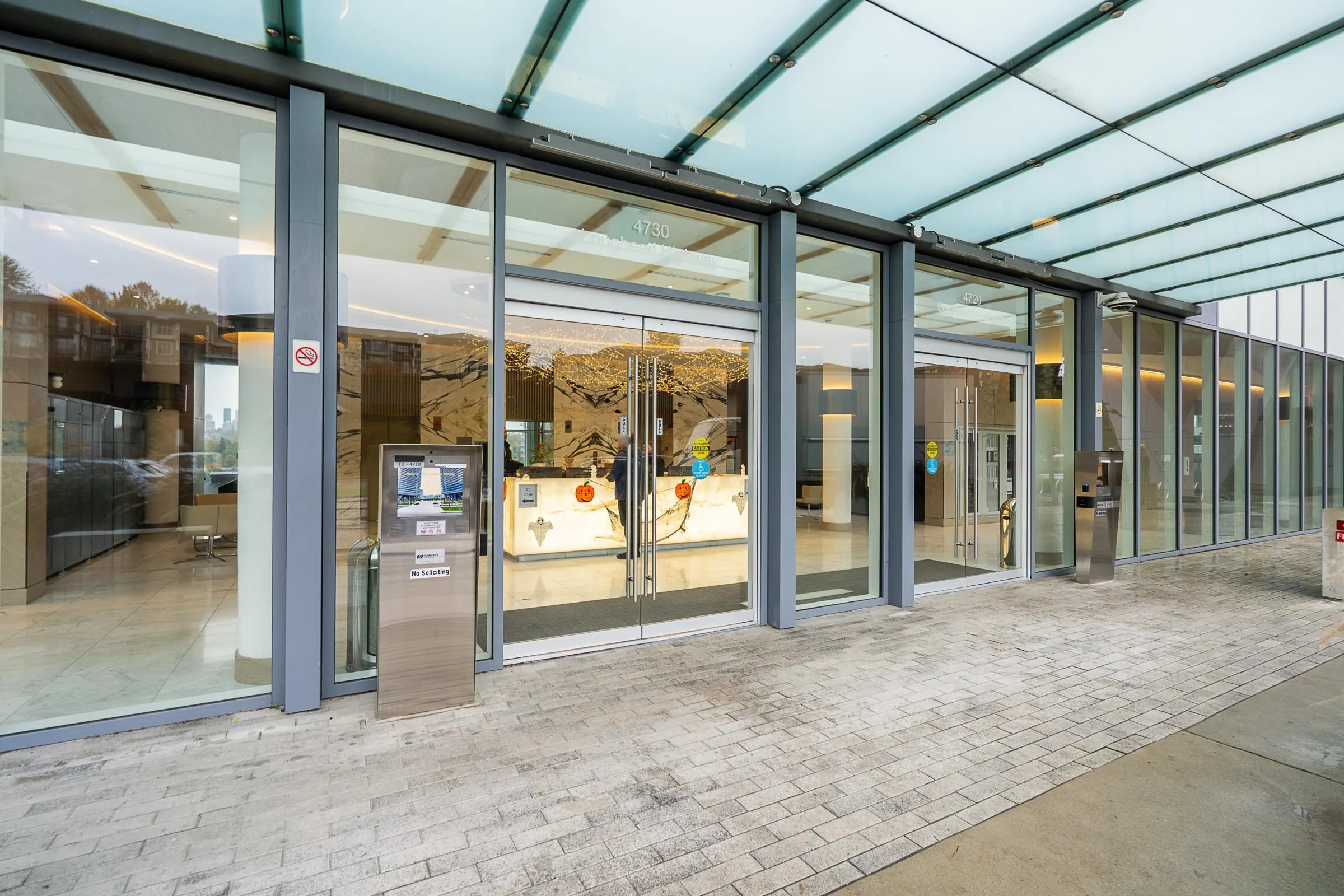 306 4730 Lougheed Highway