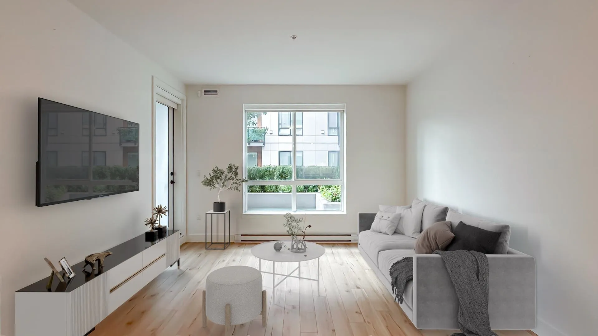 225 3131 Murray Street