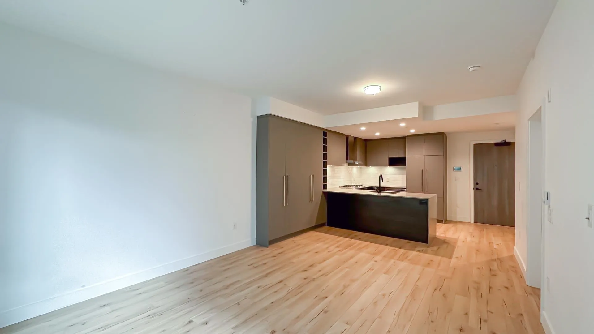 225 3131 Murray Street