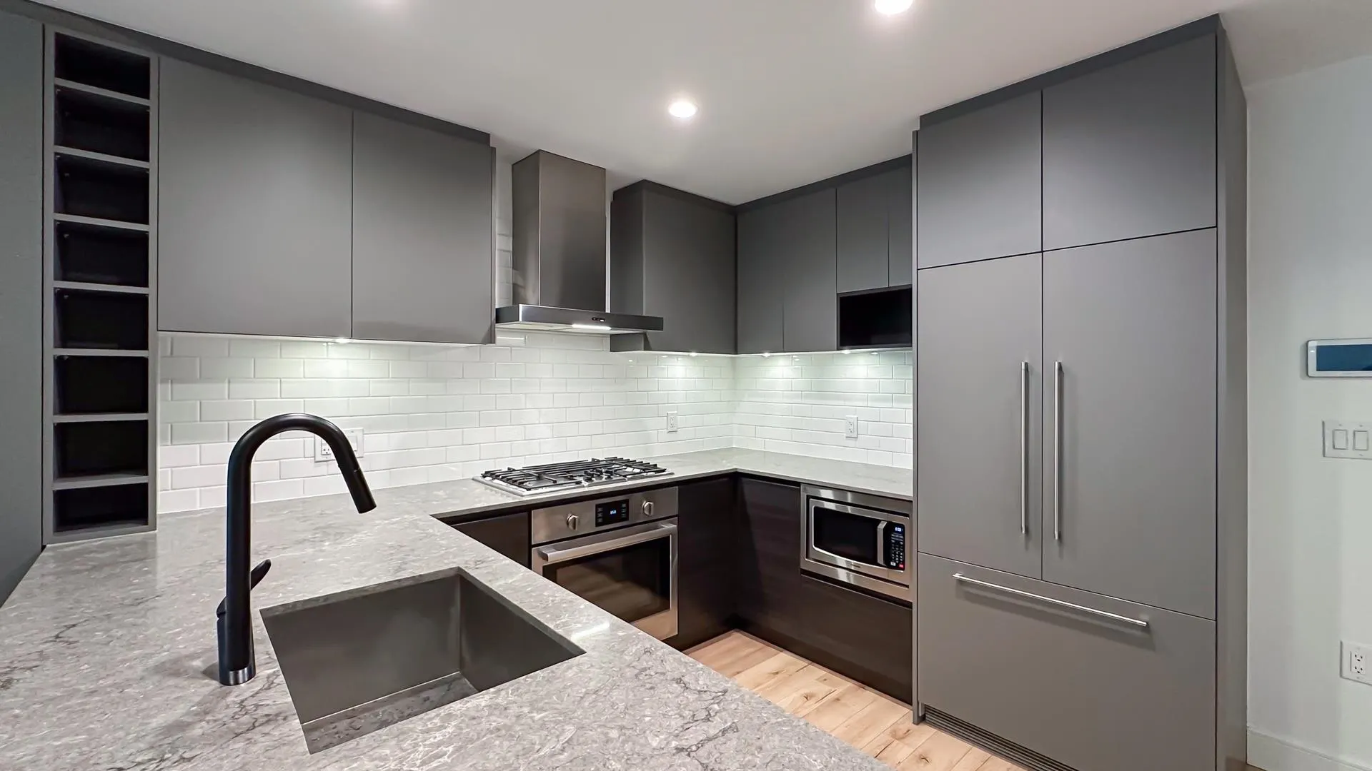 225 3131 Murray Street