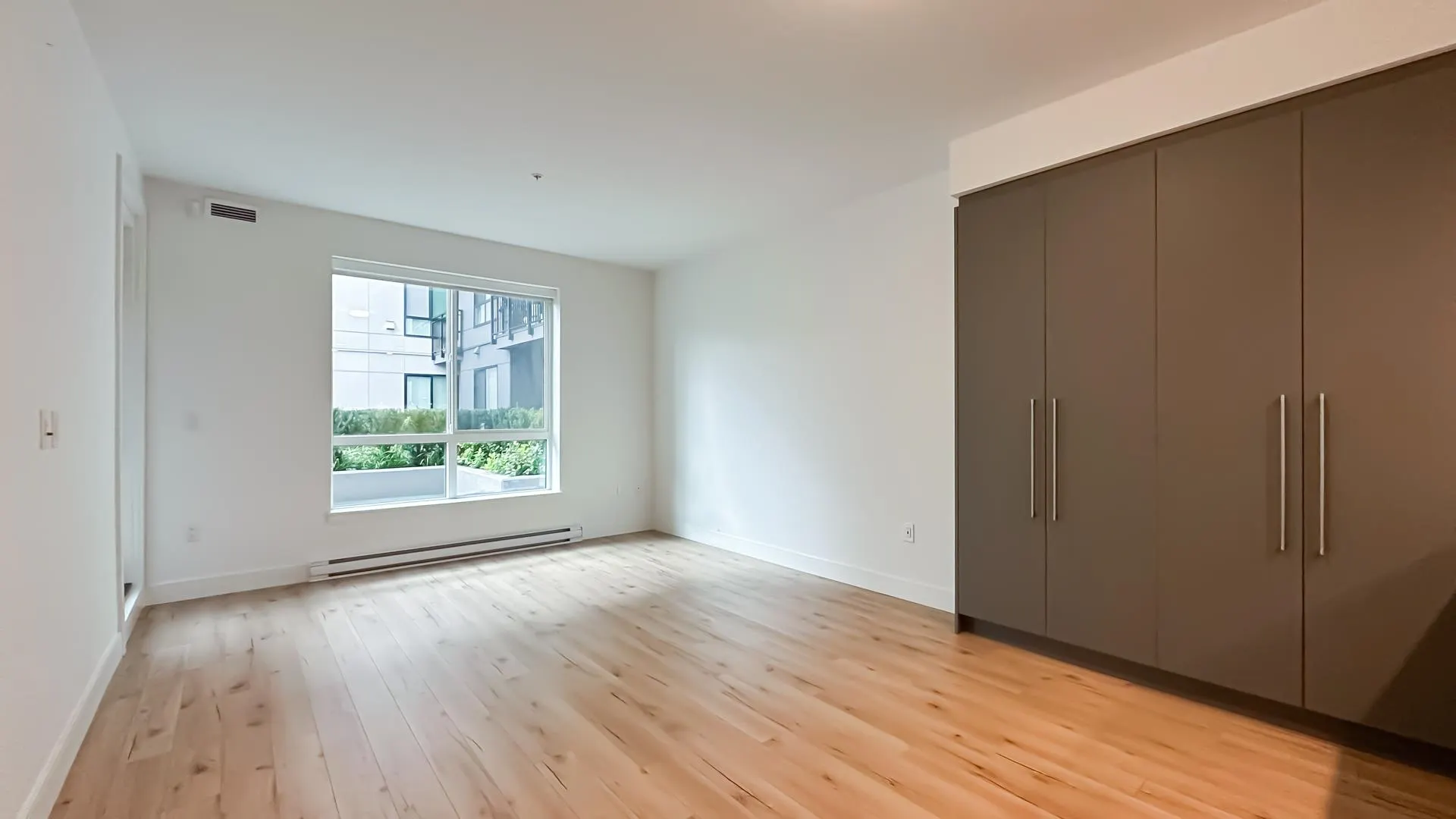 225 3131 Murray Street