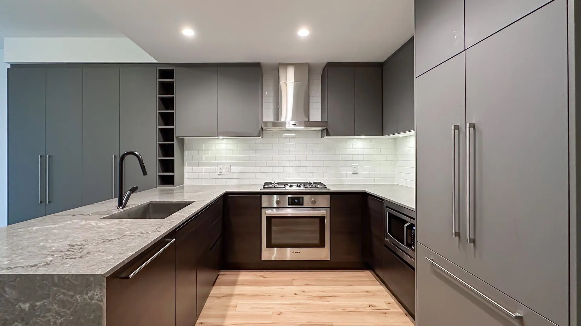 225 3131 Murray Street