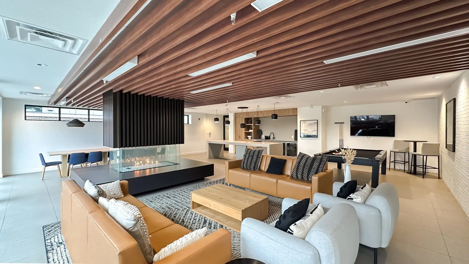 225 3131 Murray Street