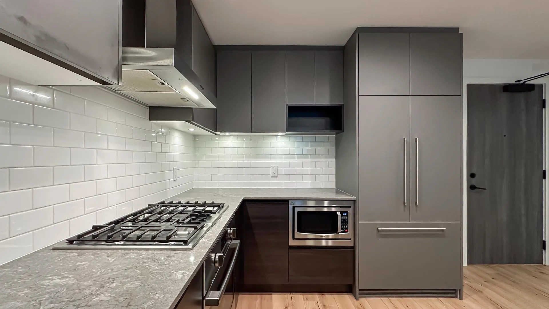 225 3131 Murray Street