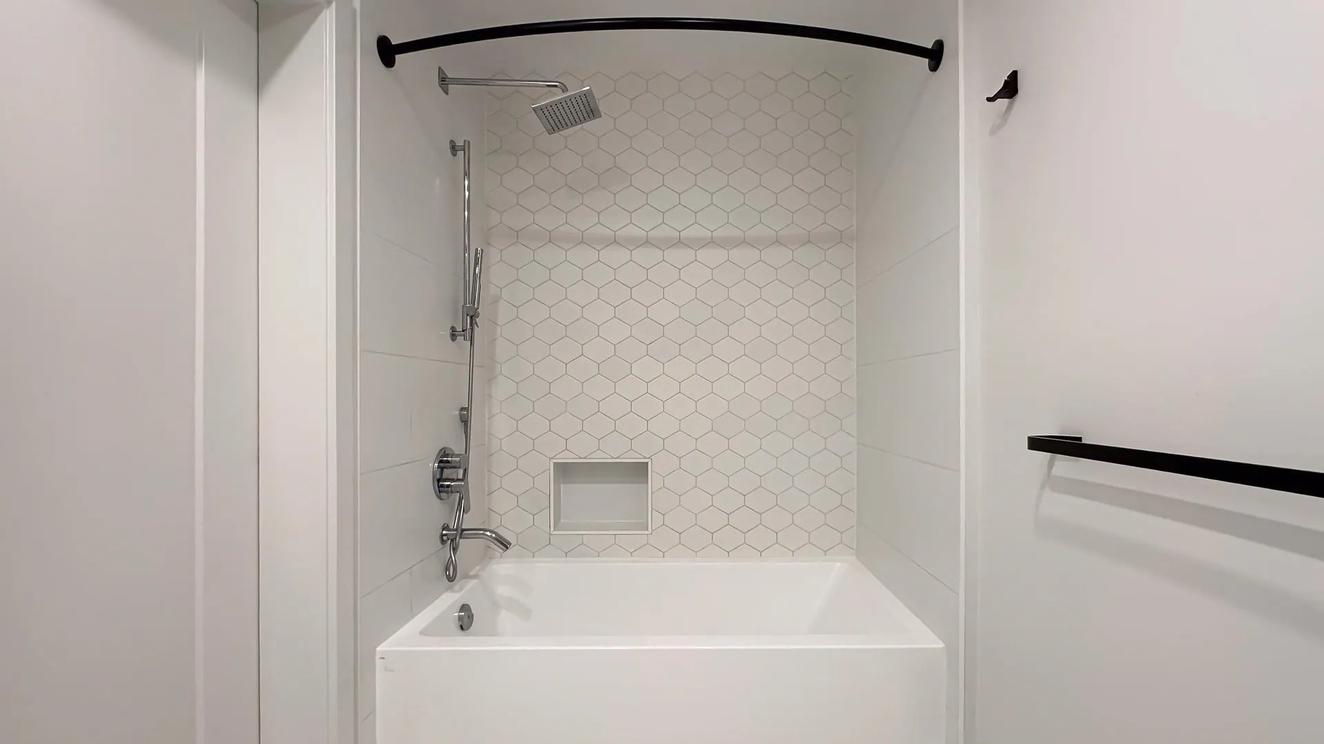 225 3131 Murray Street