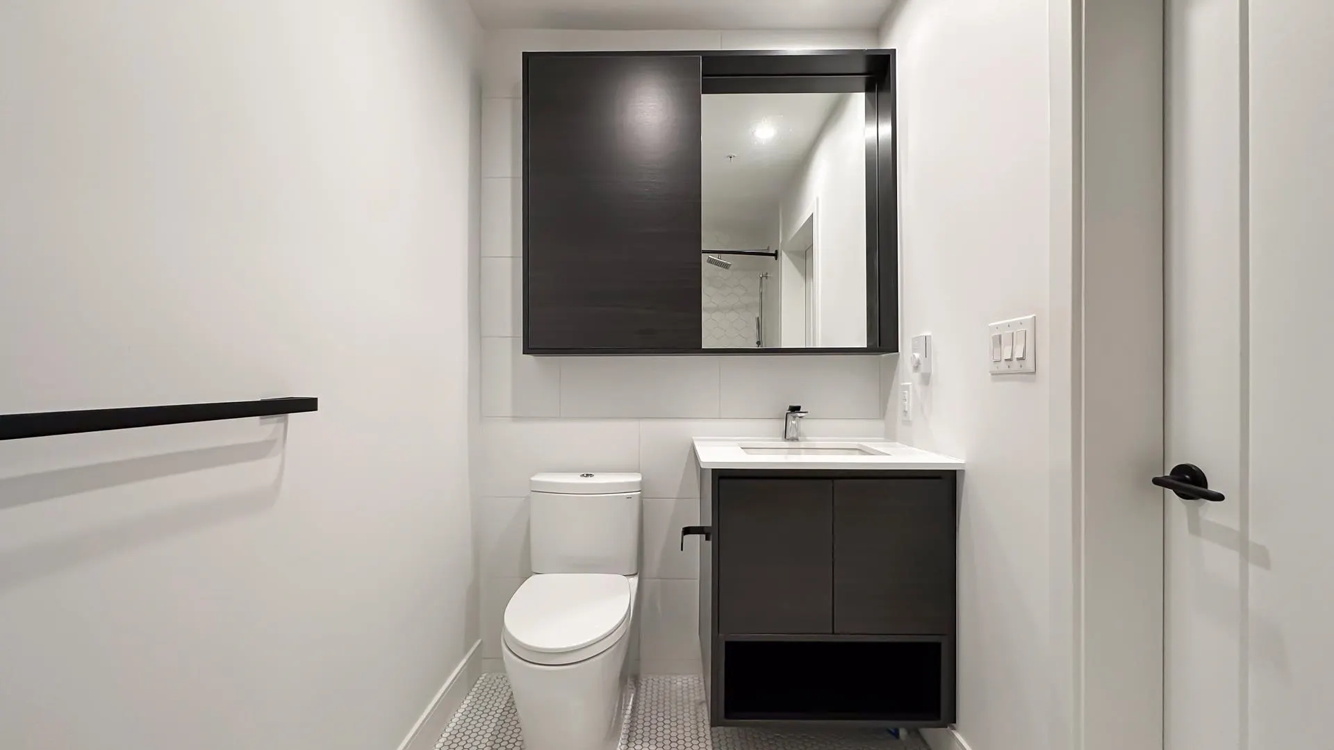 225 3131 Murray Street