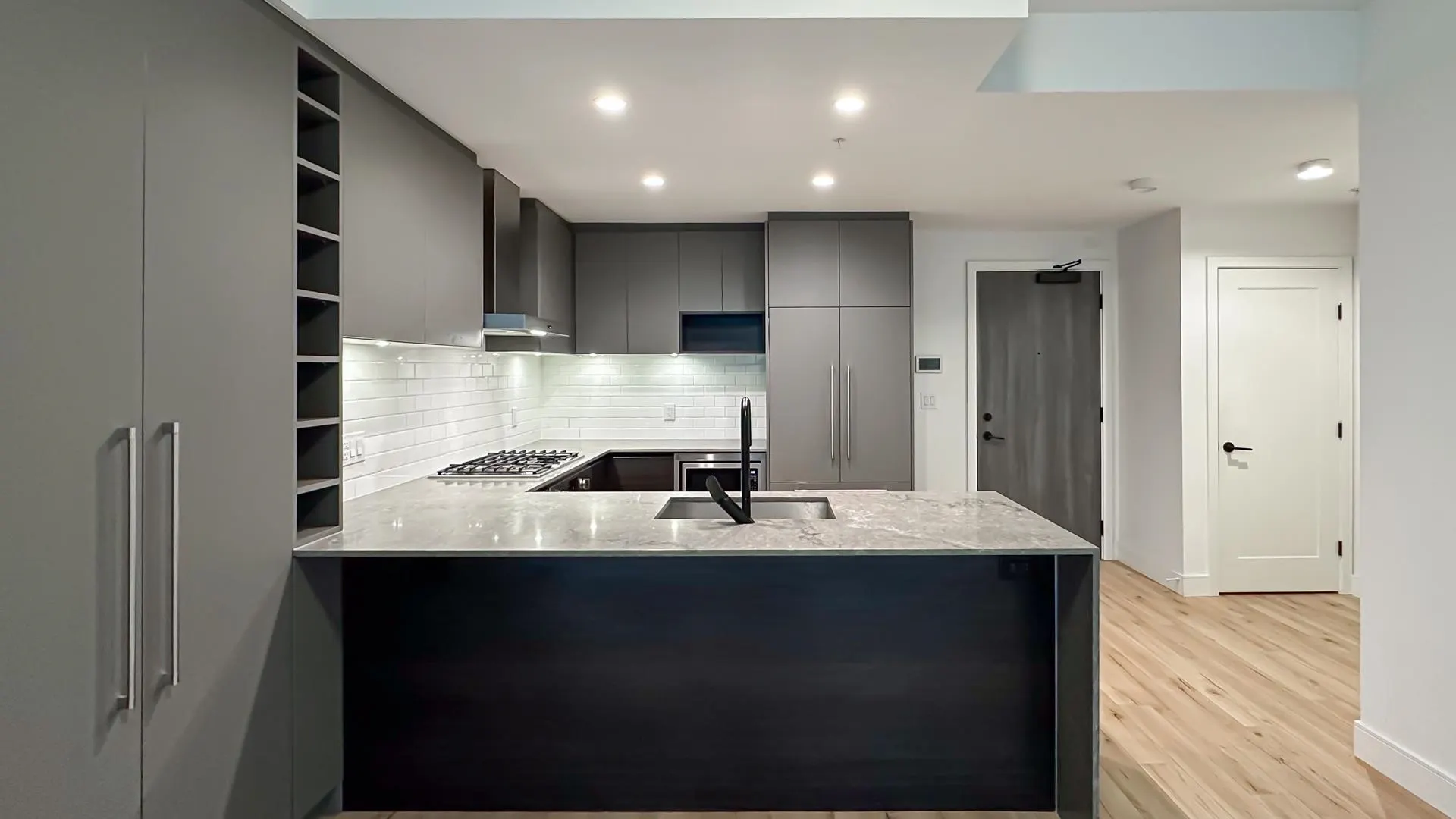 225 3131 Murray Street