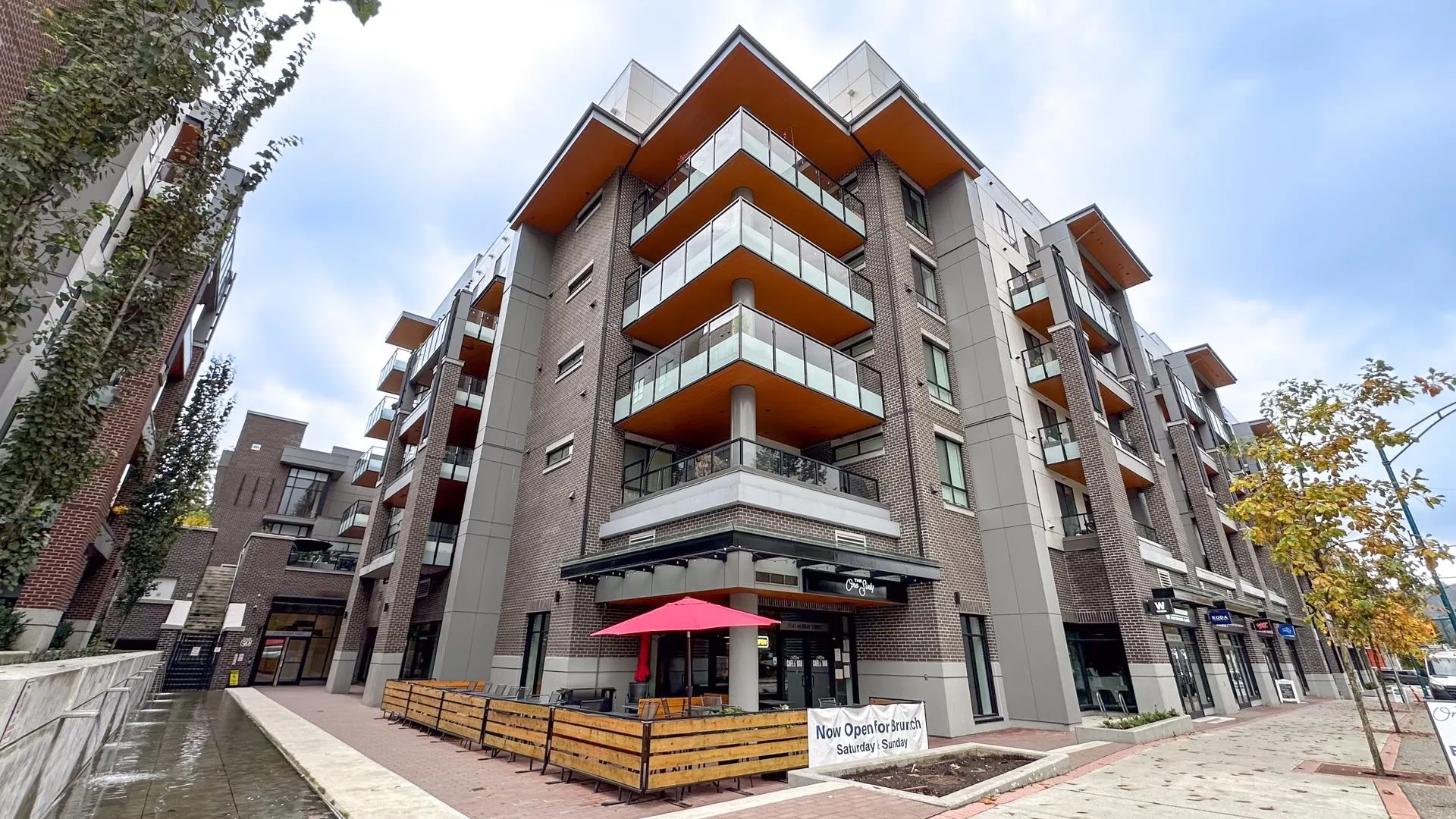 225 3131 Murray Street