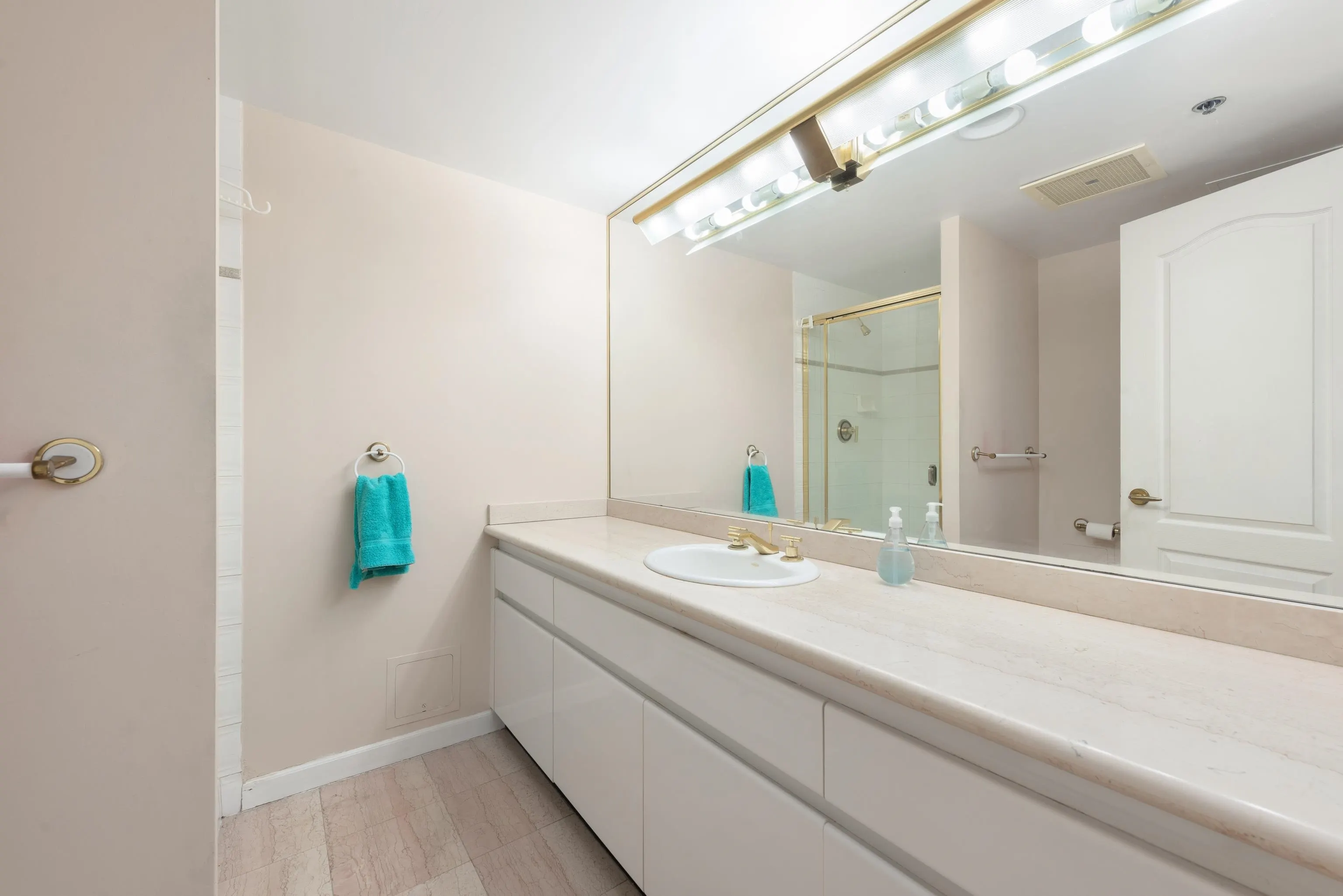 201 1788 W Georgia Street