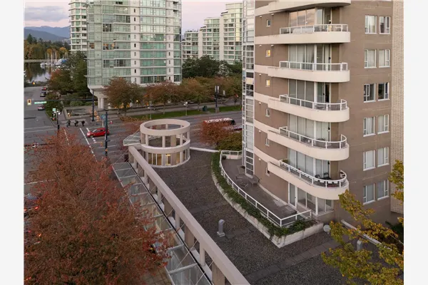 201 1788 W Georgia Street