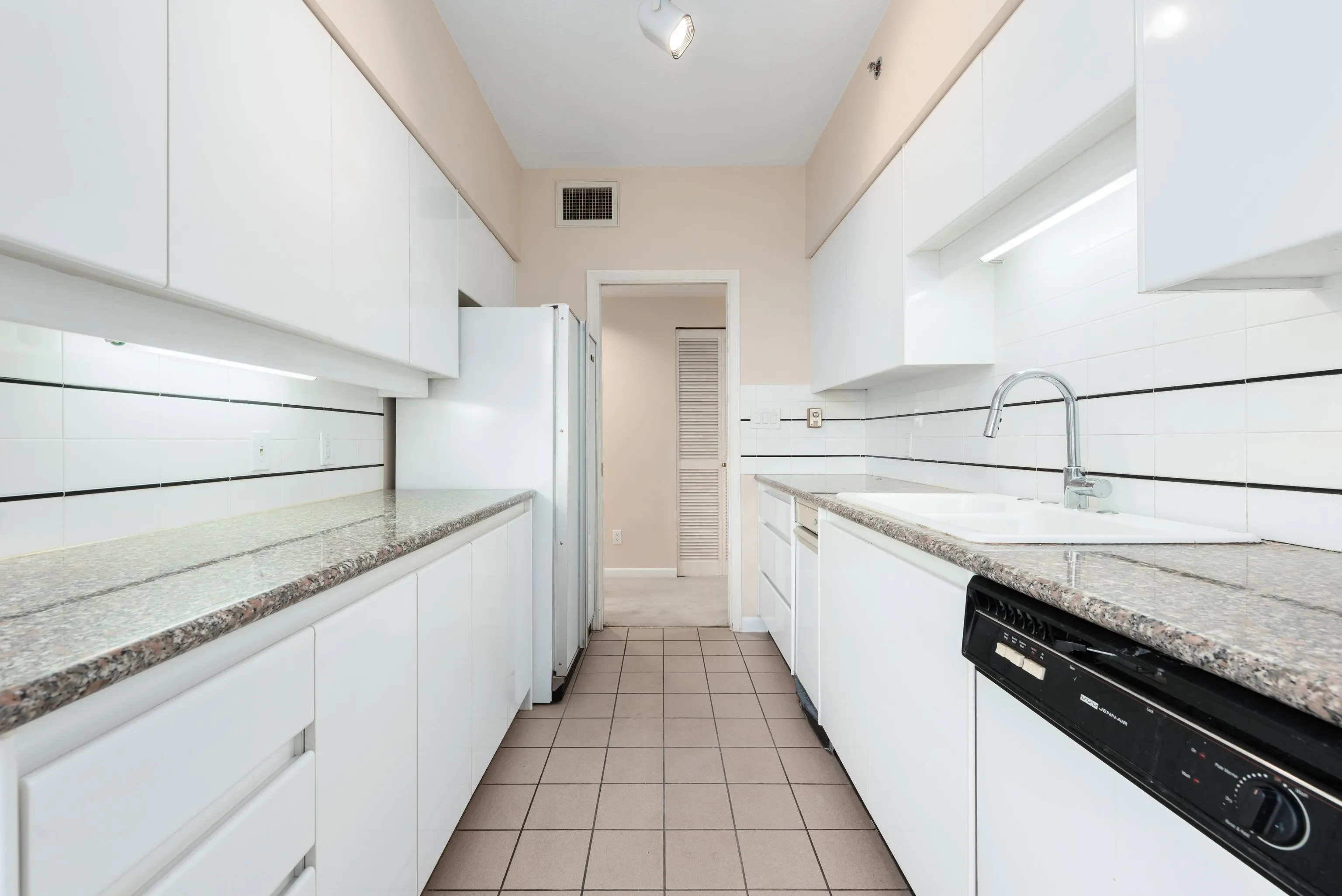 201 1788 W Georgia Street