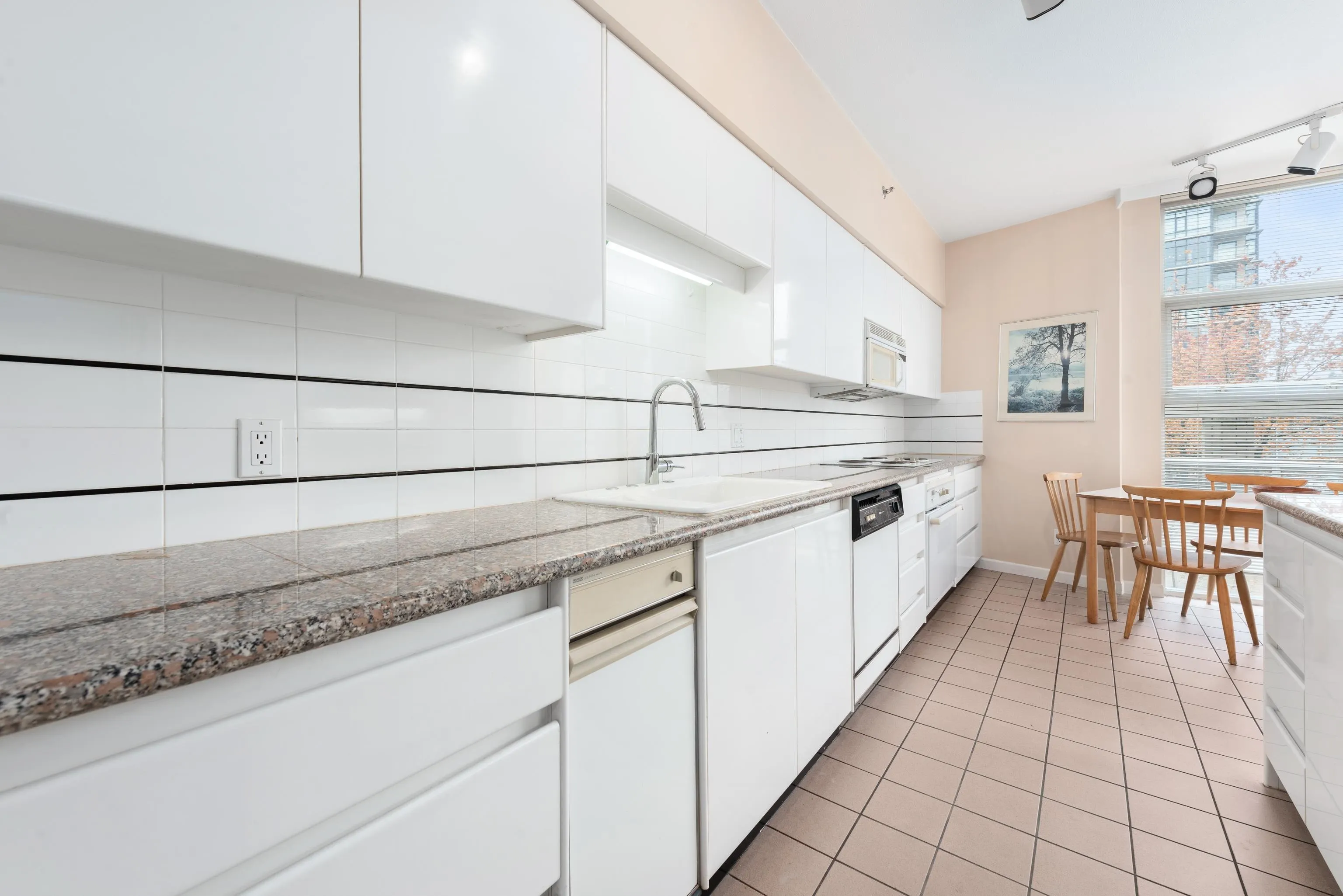 201 1788 W Georgia Street