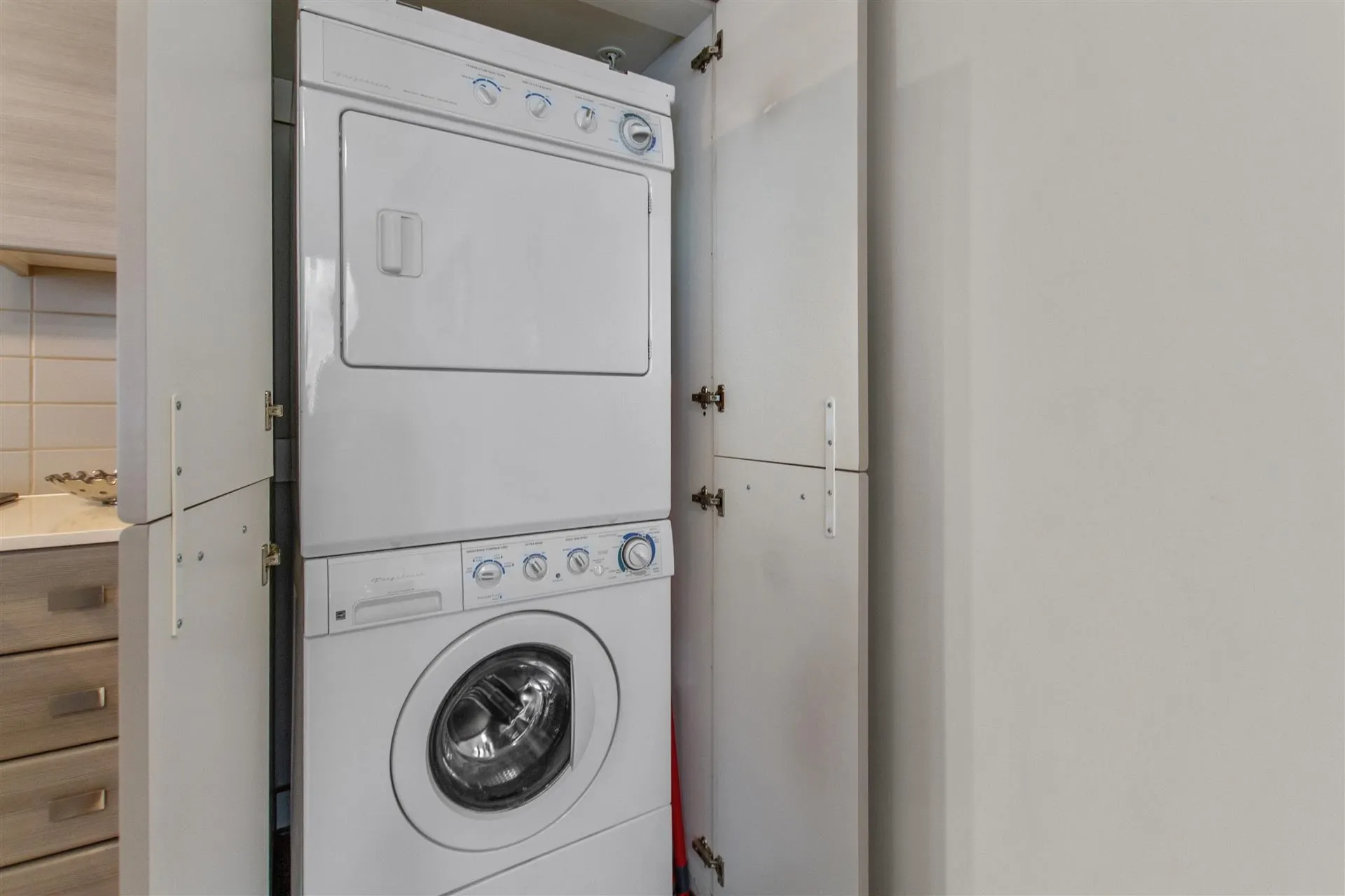 12 6965 Hastings Street