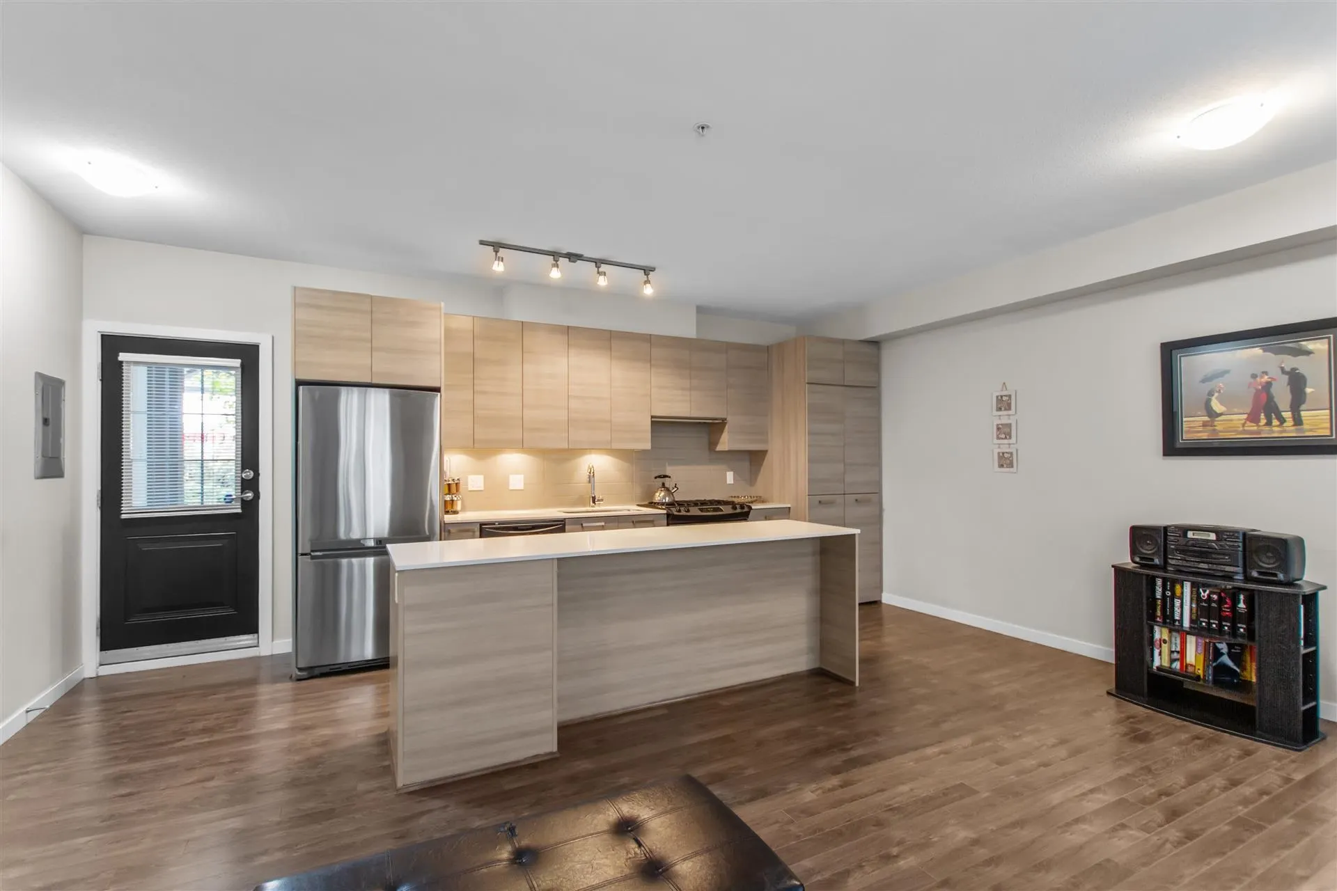 12 6965 Hastings Street