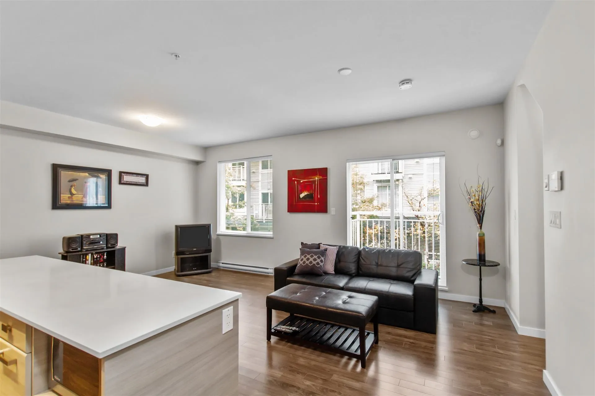 12 6965 Hastings Street