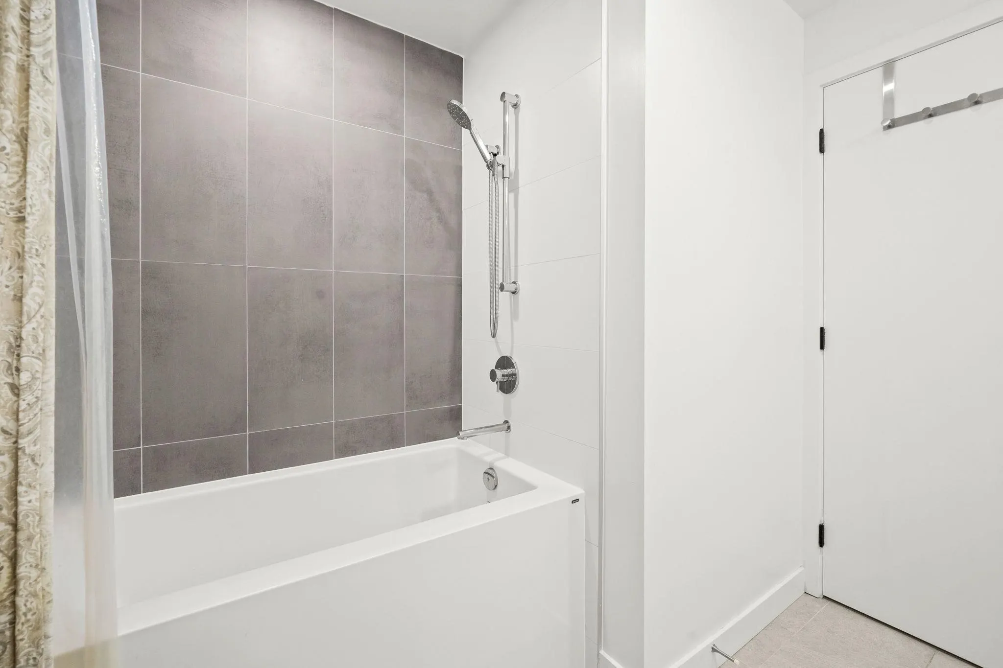 107 650 E 2nd Street