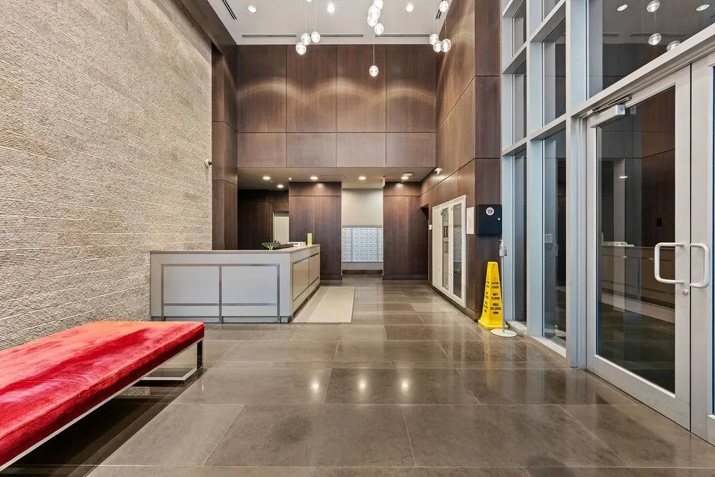 2301 833 Homer Street