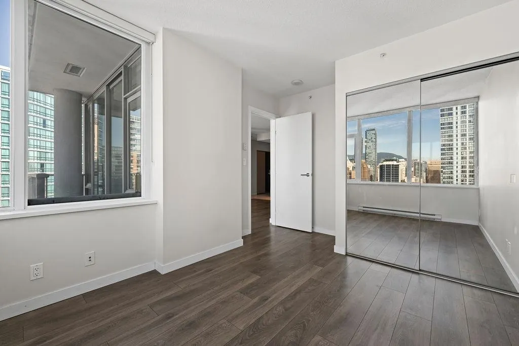 2301 833 Homer Street