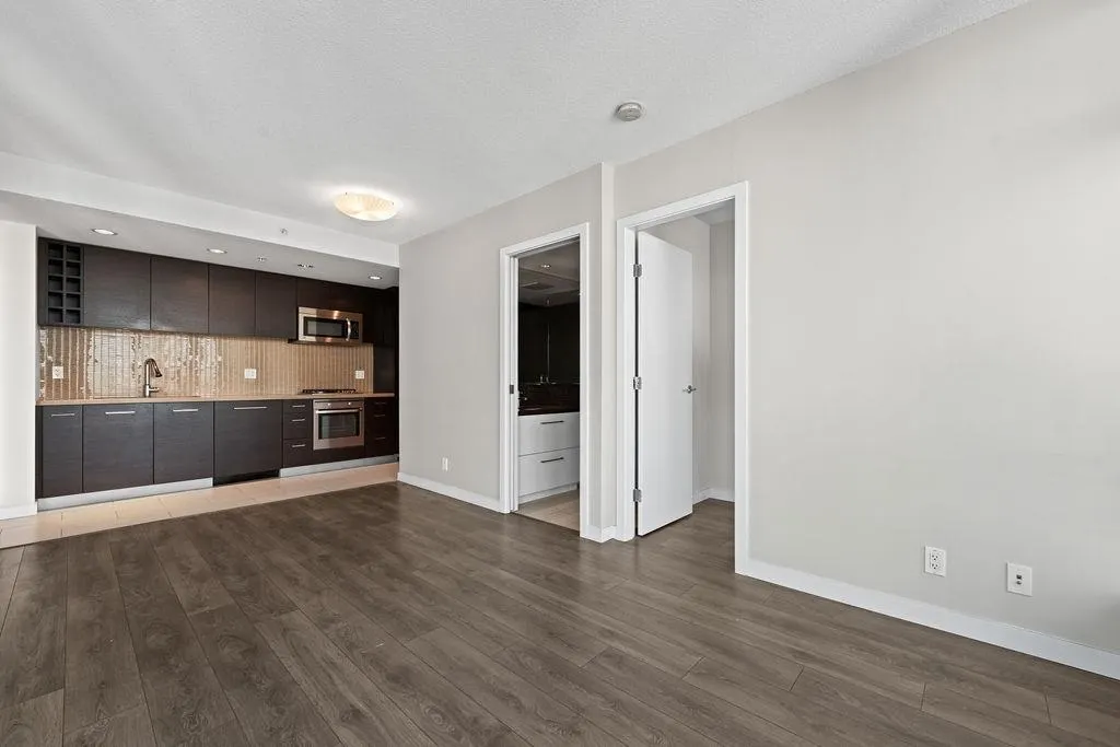 2301 833 Homer Street