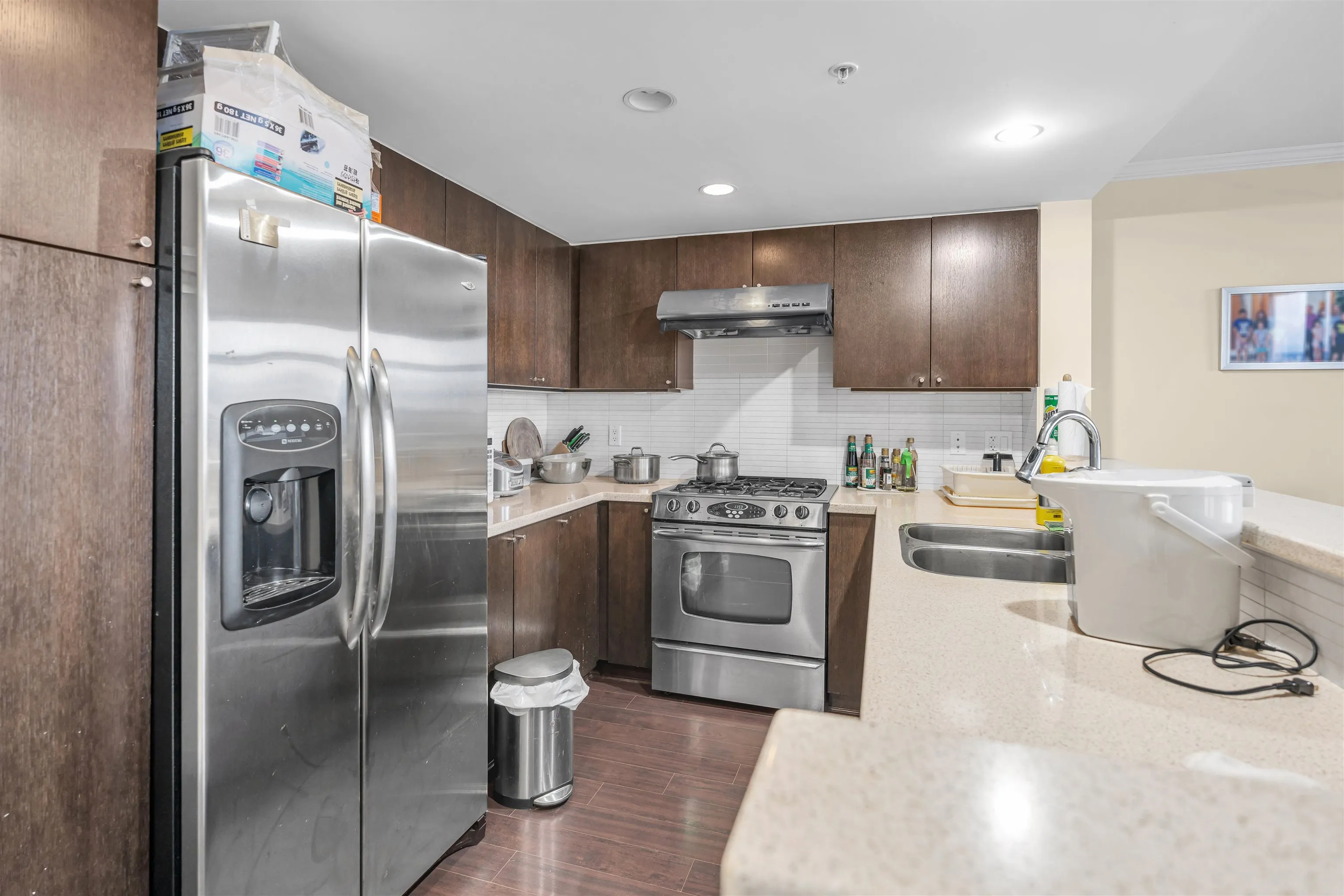 1202 8160 Lansdowne Road