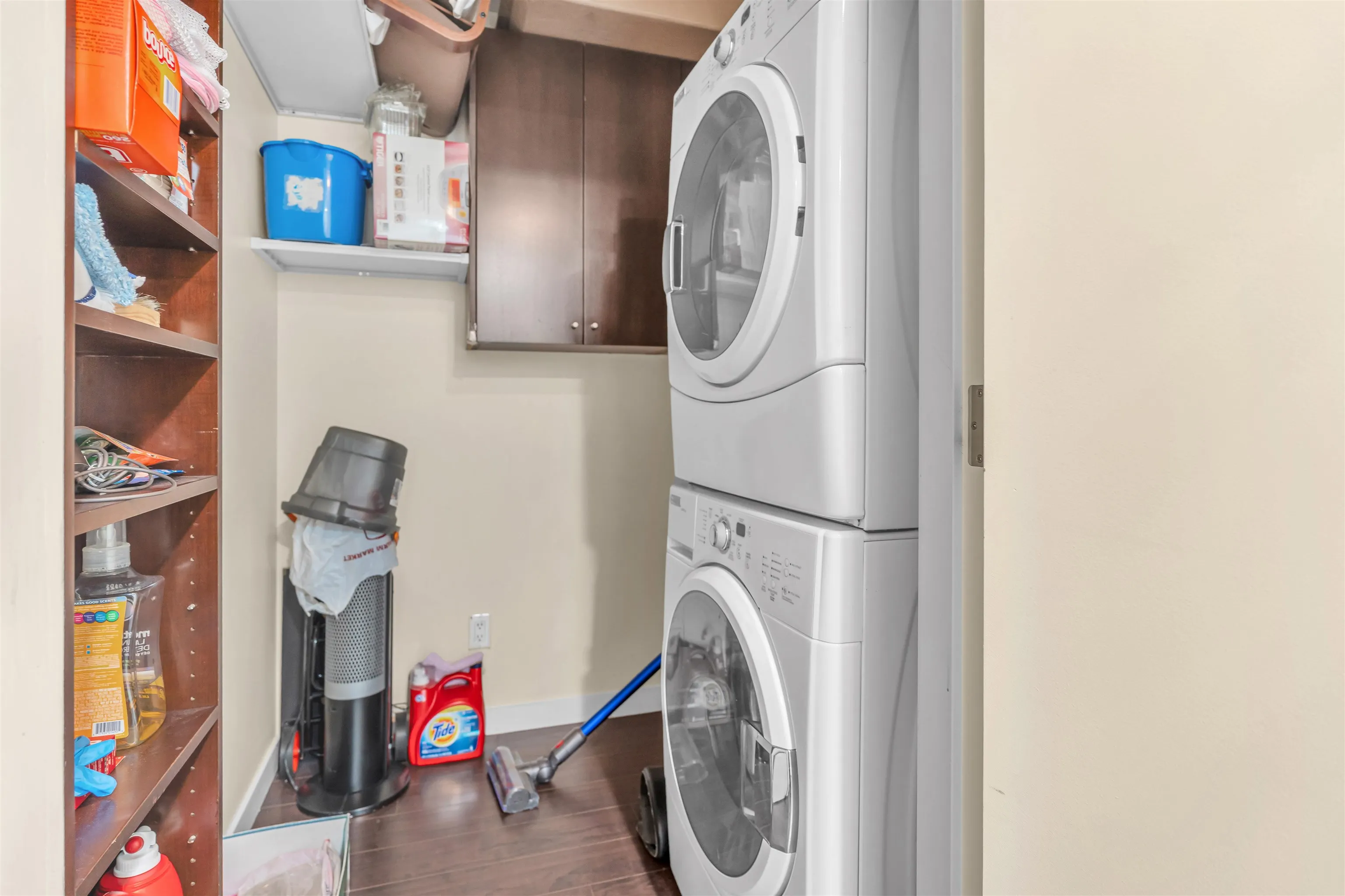 1202 8160 Lansdowne Road