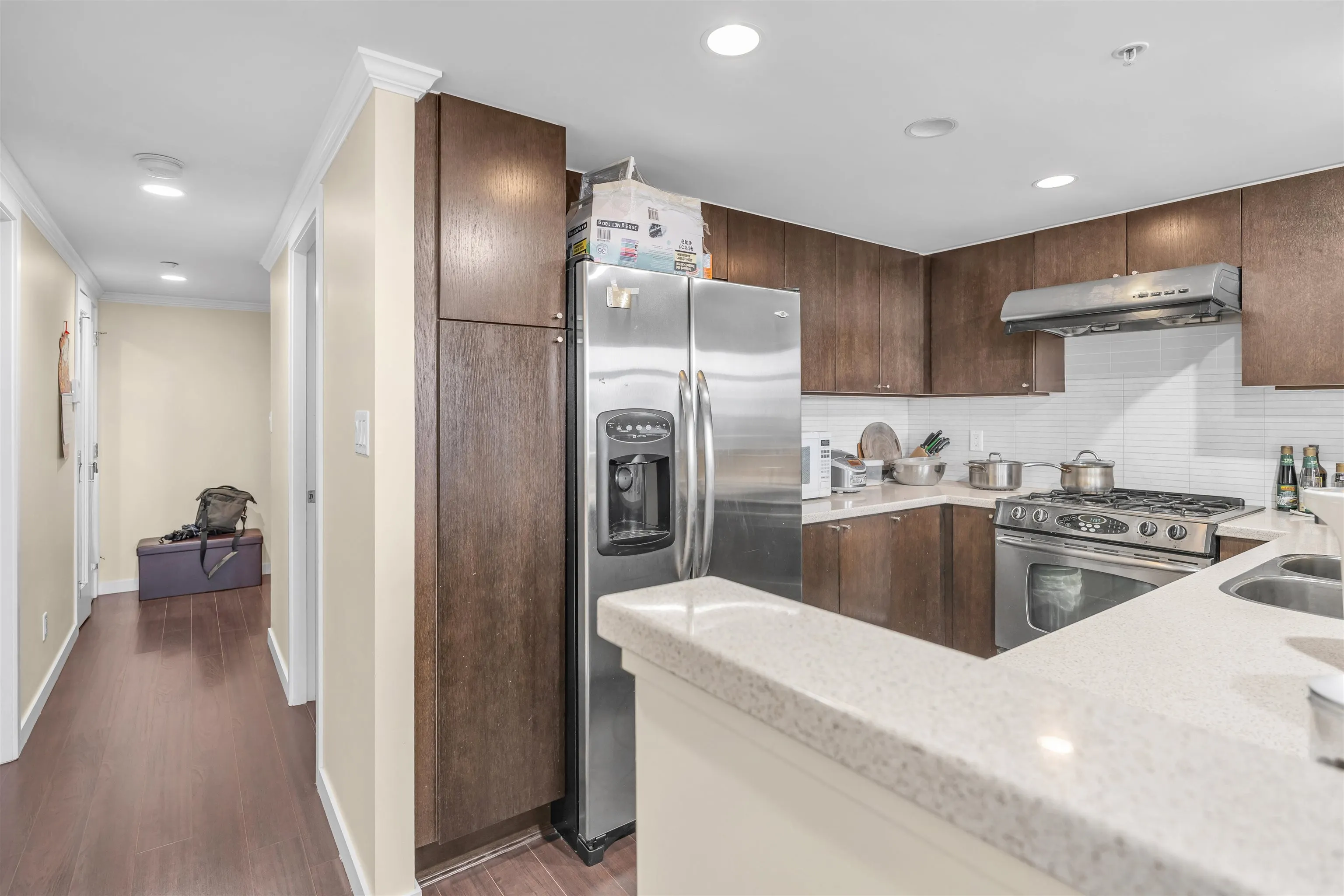 1202 8160 Lansdowne Road