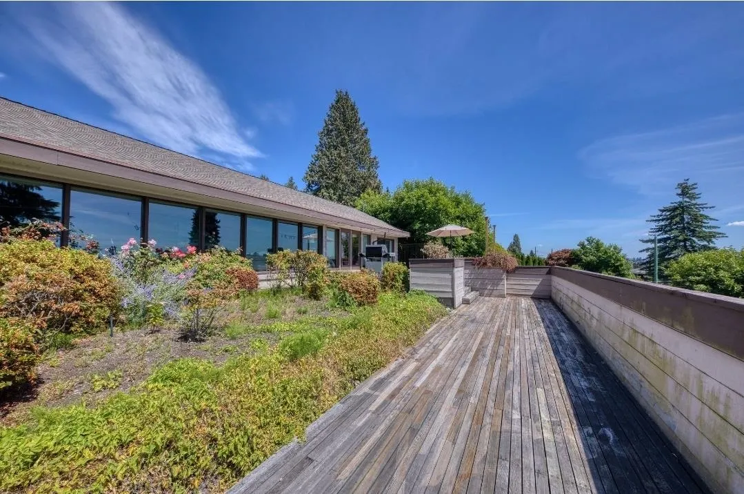 2233 Palmerston Avenue