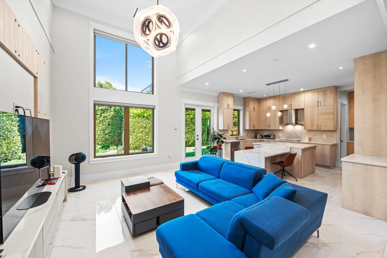 7860 Thormanby Crescent