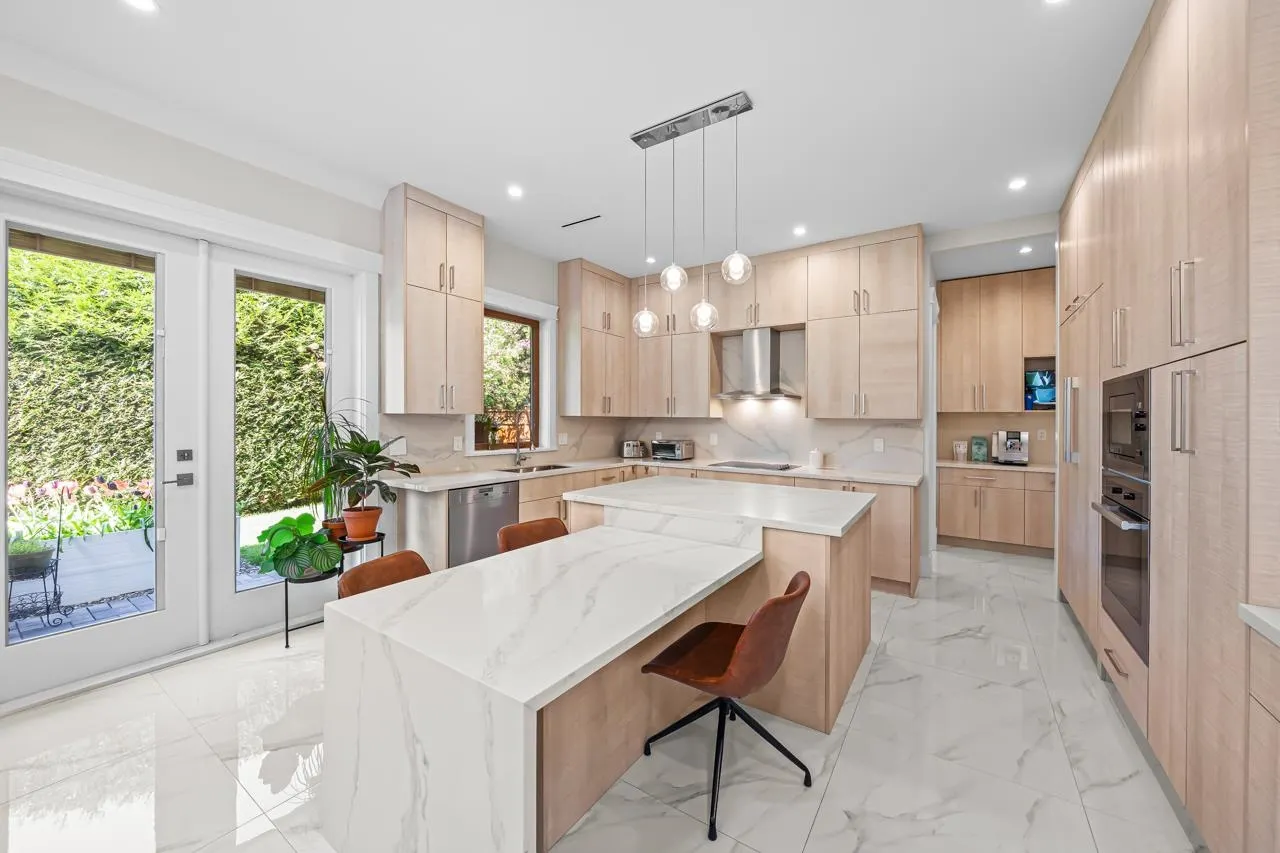 7860 Thormanby Crescent