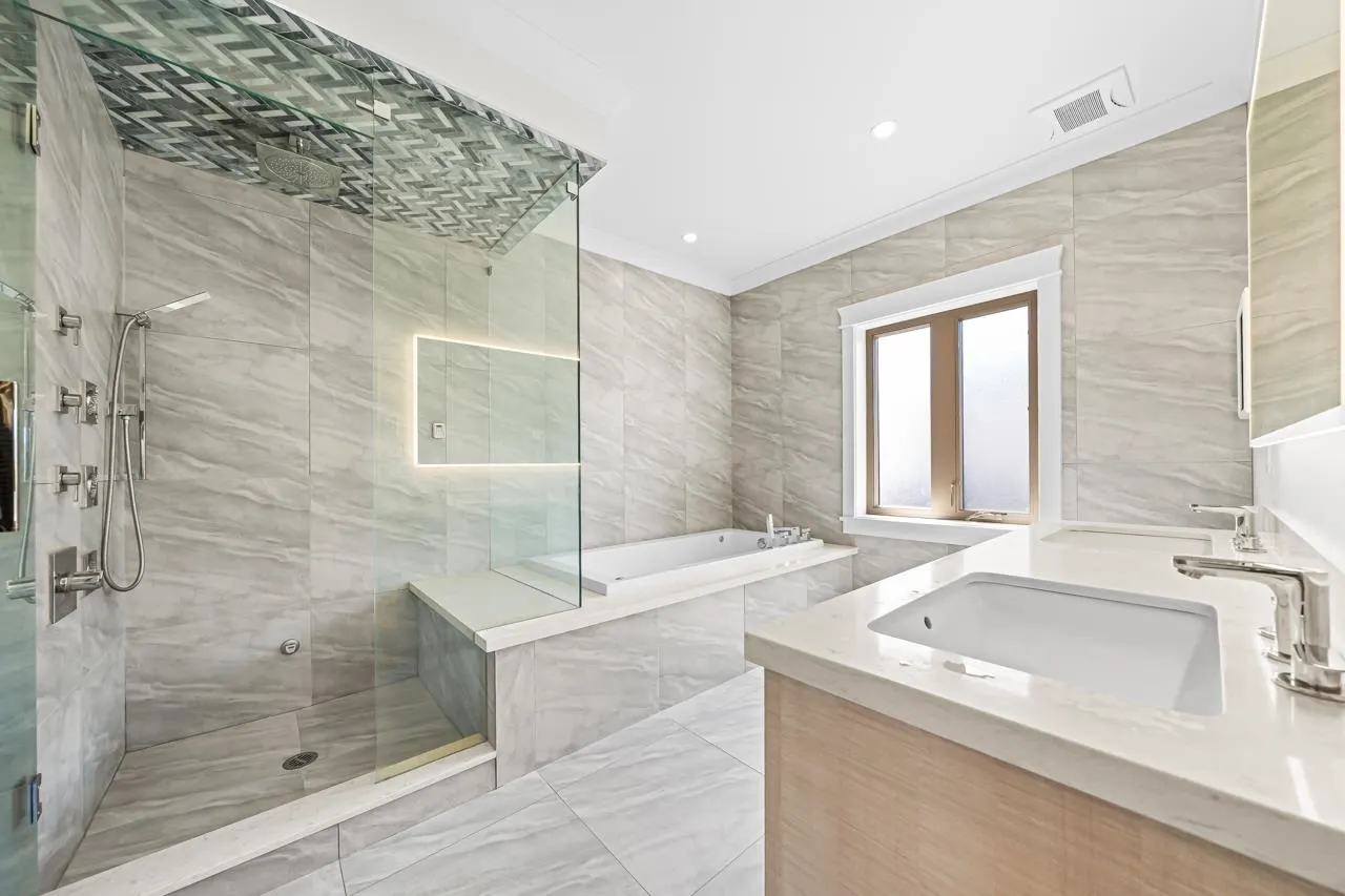 7860 Thormanby Crescent