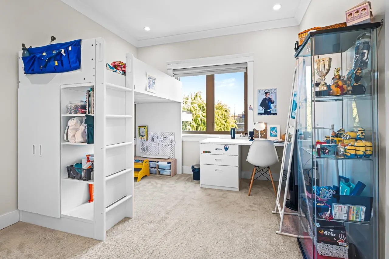 7860 Thormanby Crescent