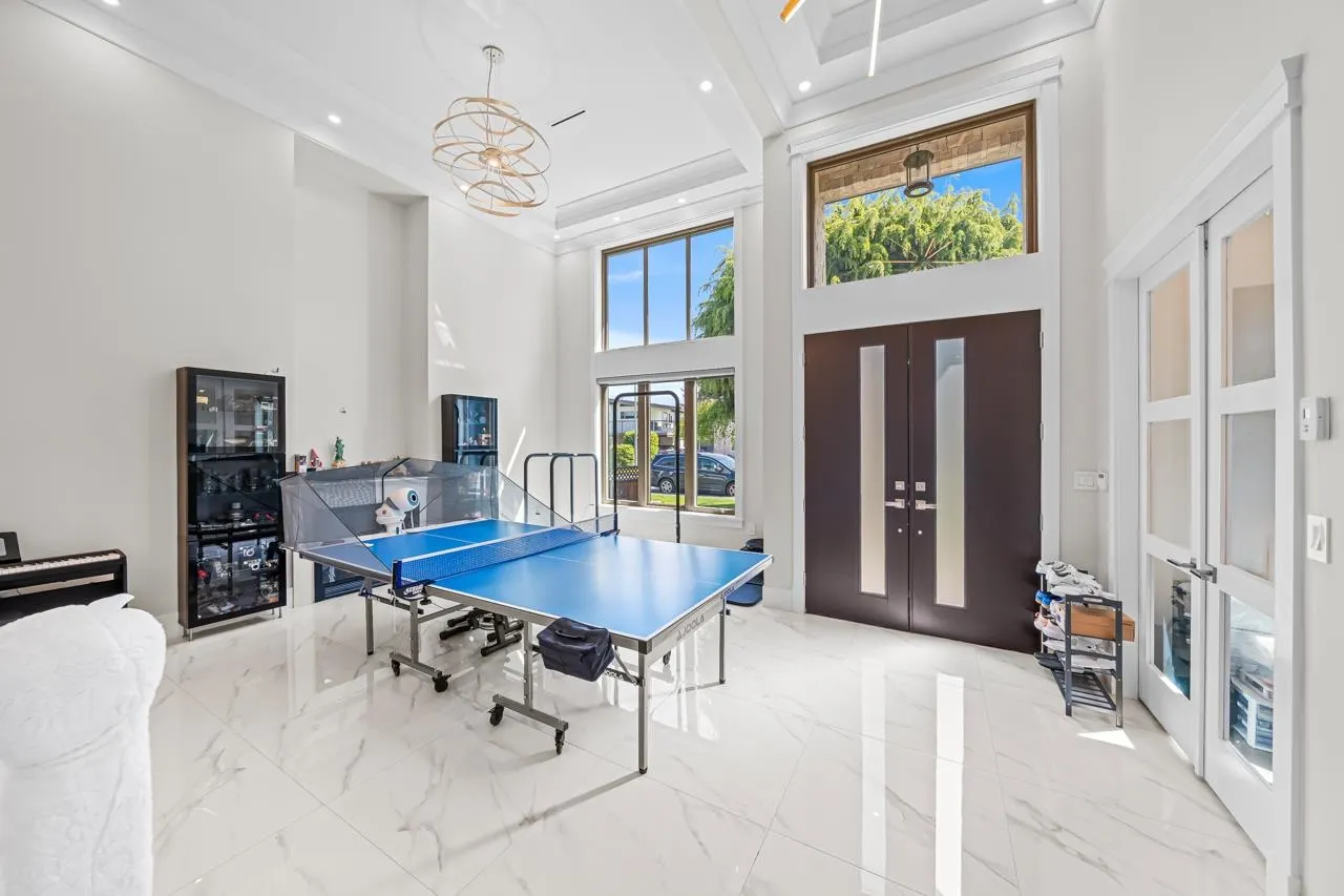 7860 Thormanby Crescent