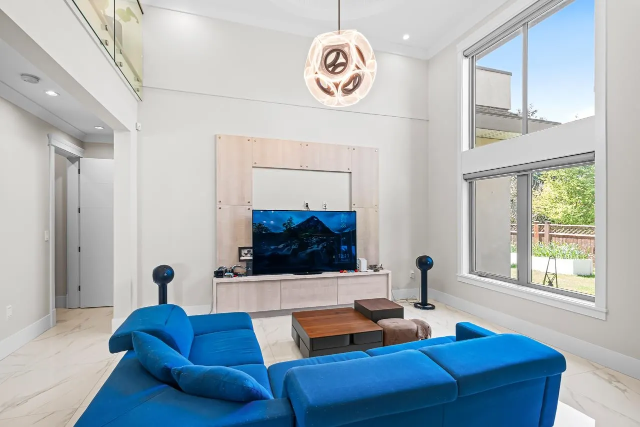 7860 Thormanby Crescent