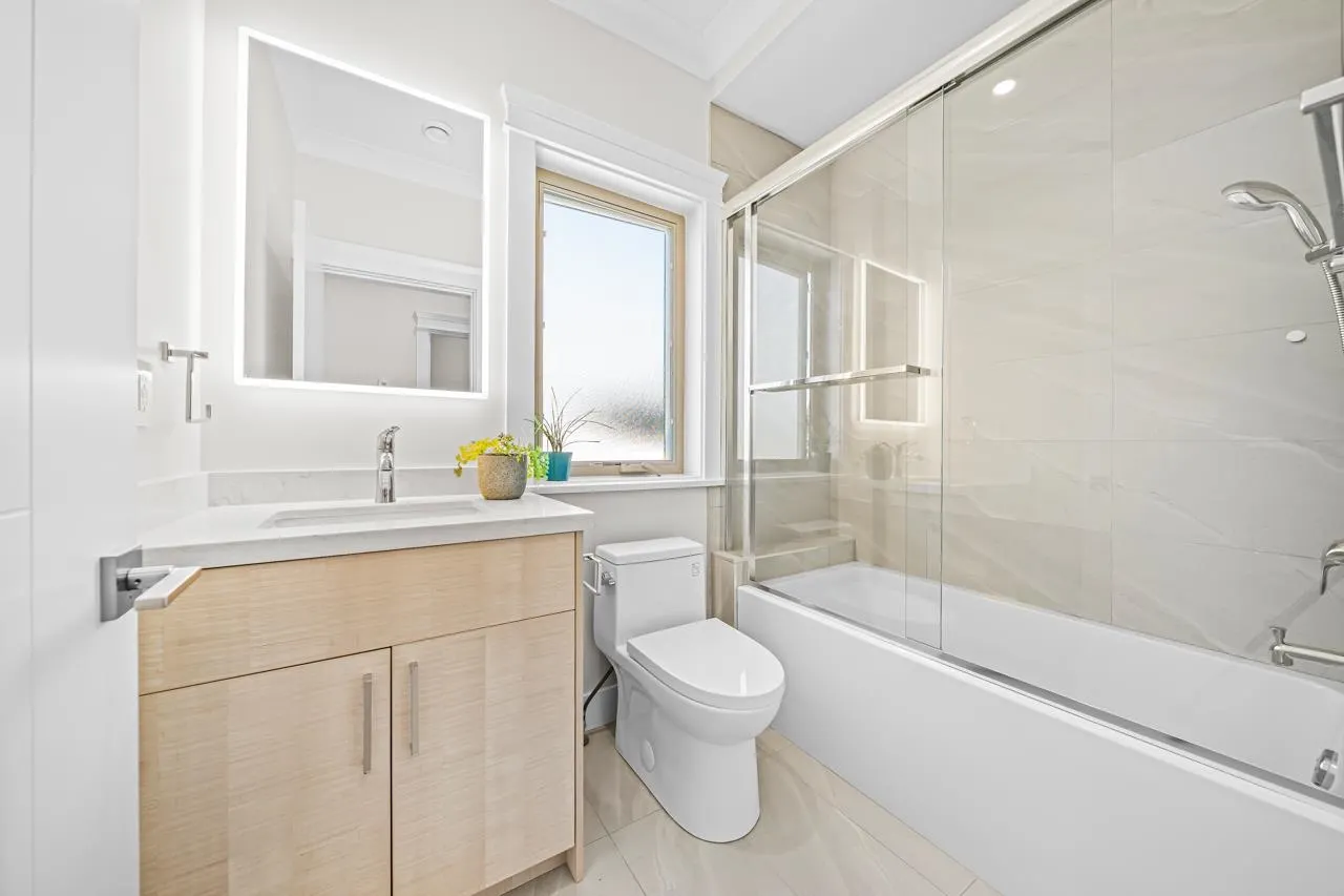 7860 Thormanby Crescent