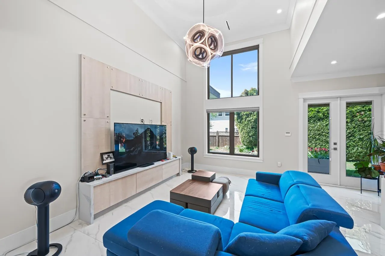 7860 Thormanby Crescent