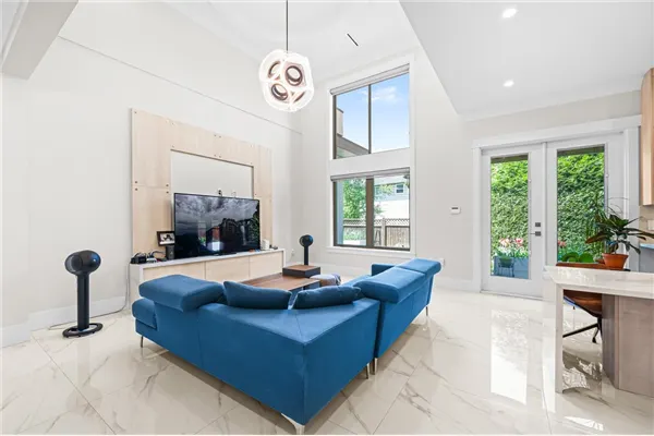 7860 Thormanby Crescent