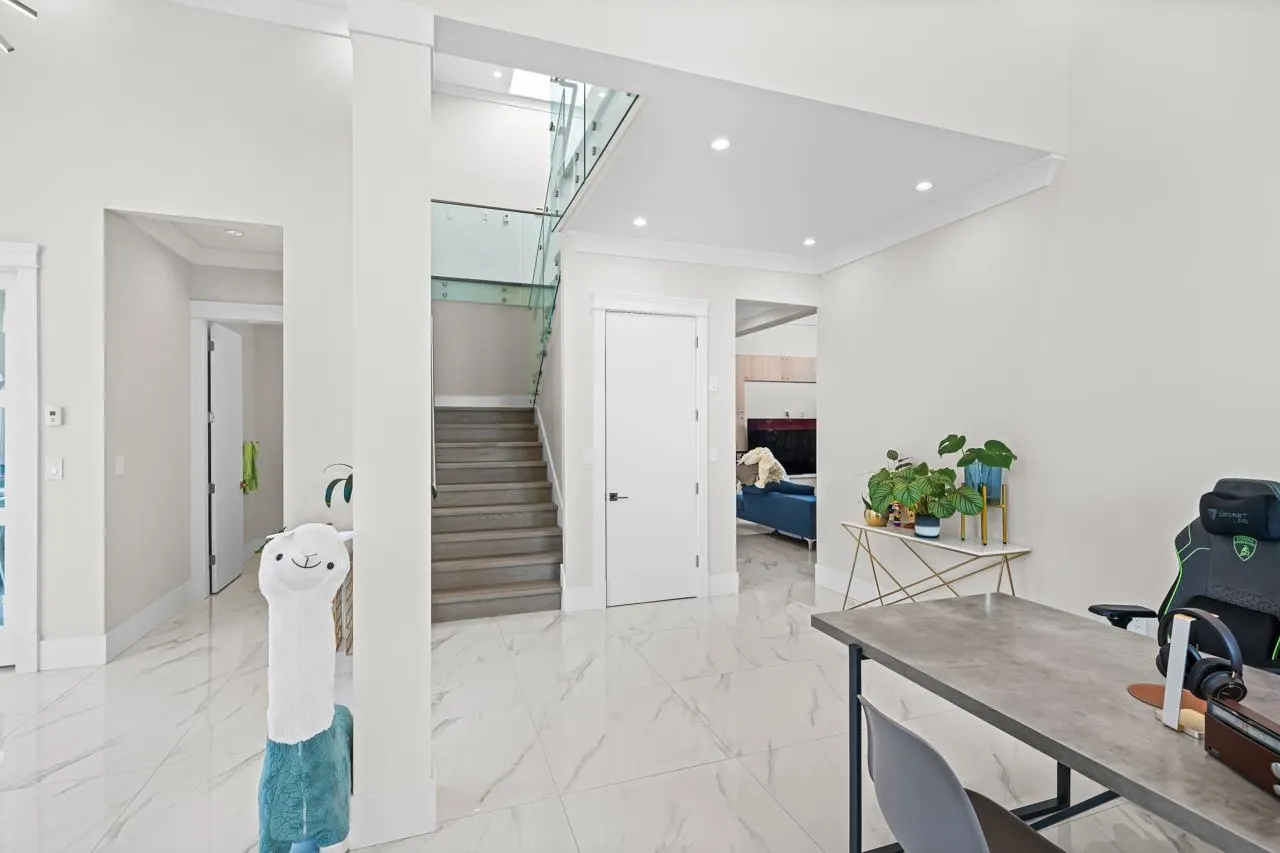 7860 Thormanby Crescent