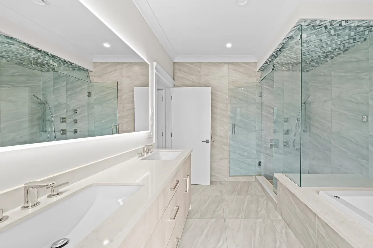 7860 Thormanby Crescent