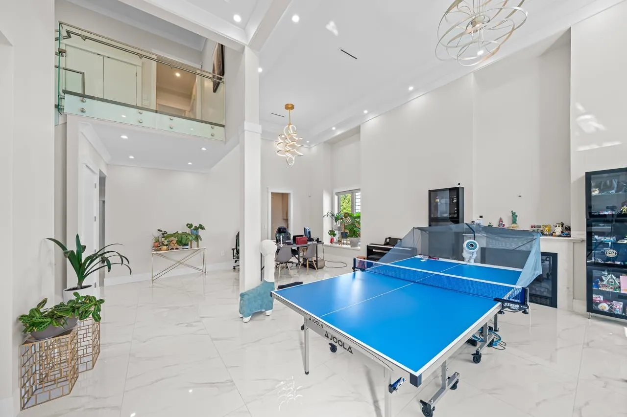 7860 Thormanby Crescent