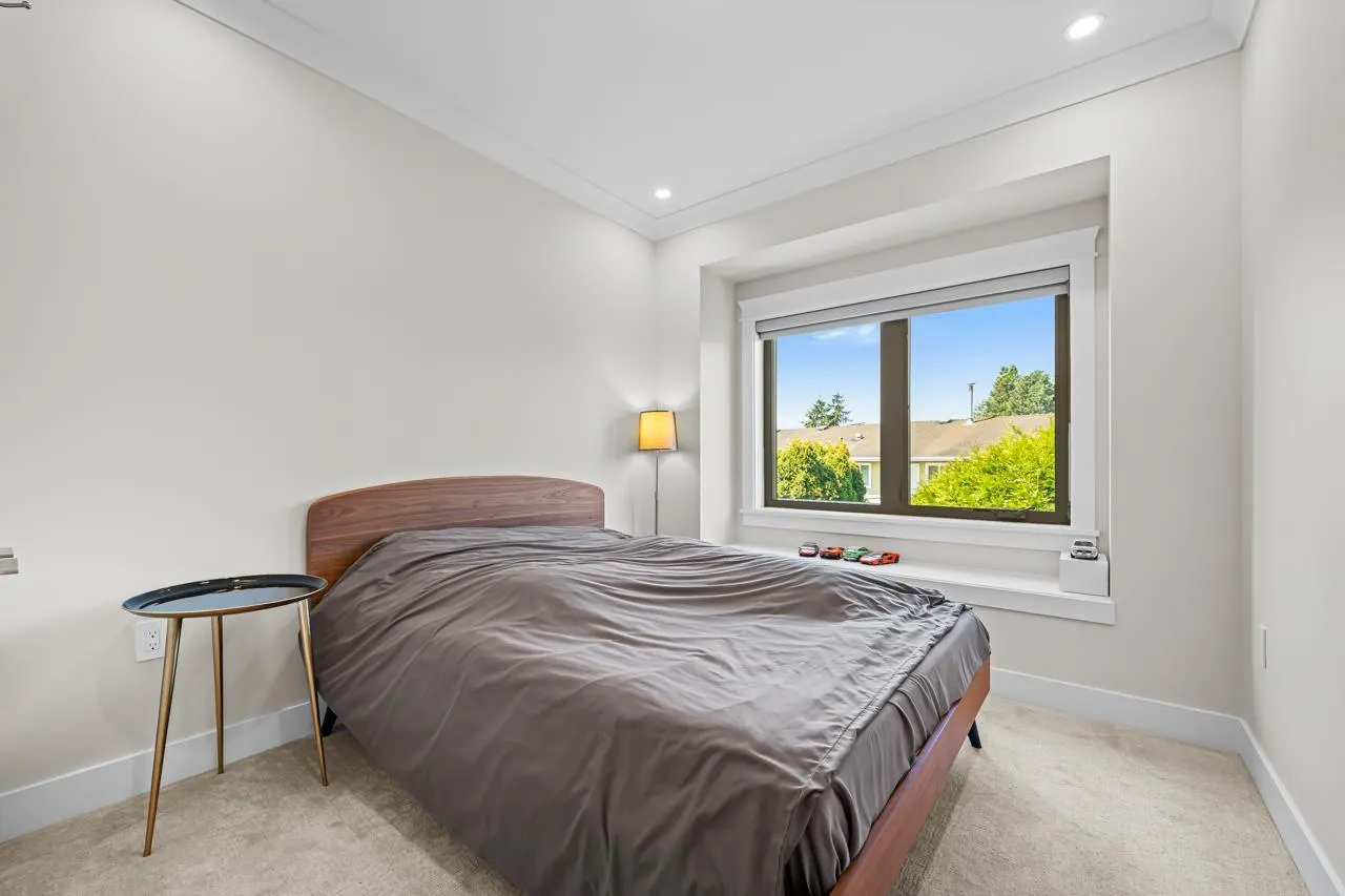 7860 Thormanby Crescent