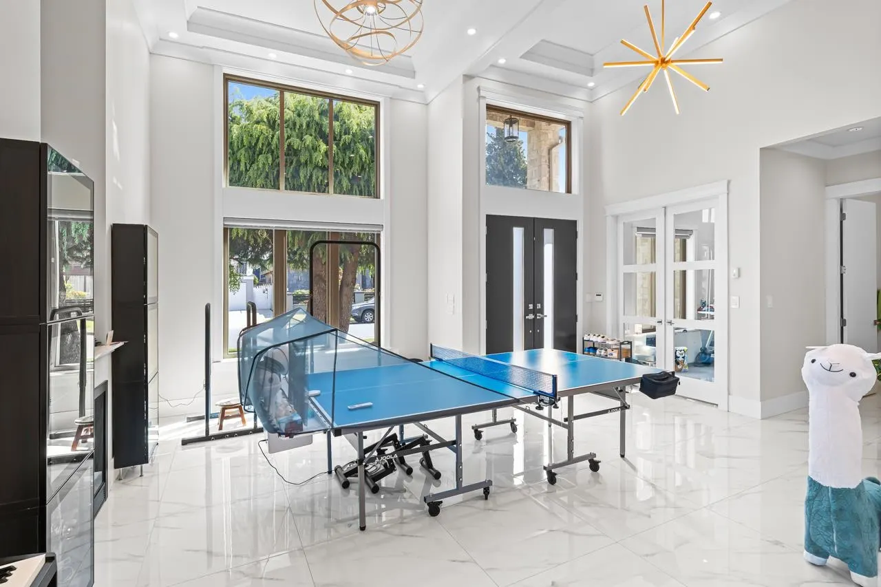 7860 Thormanby Crescent