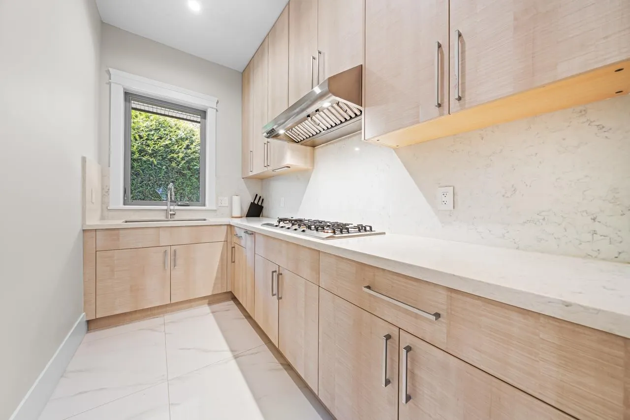 7860 Thormanby Crescent