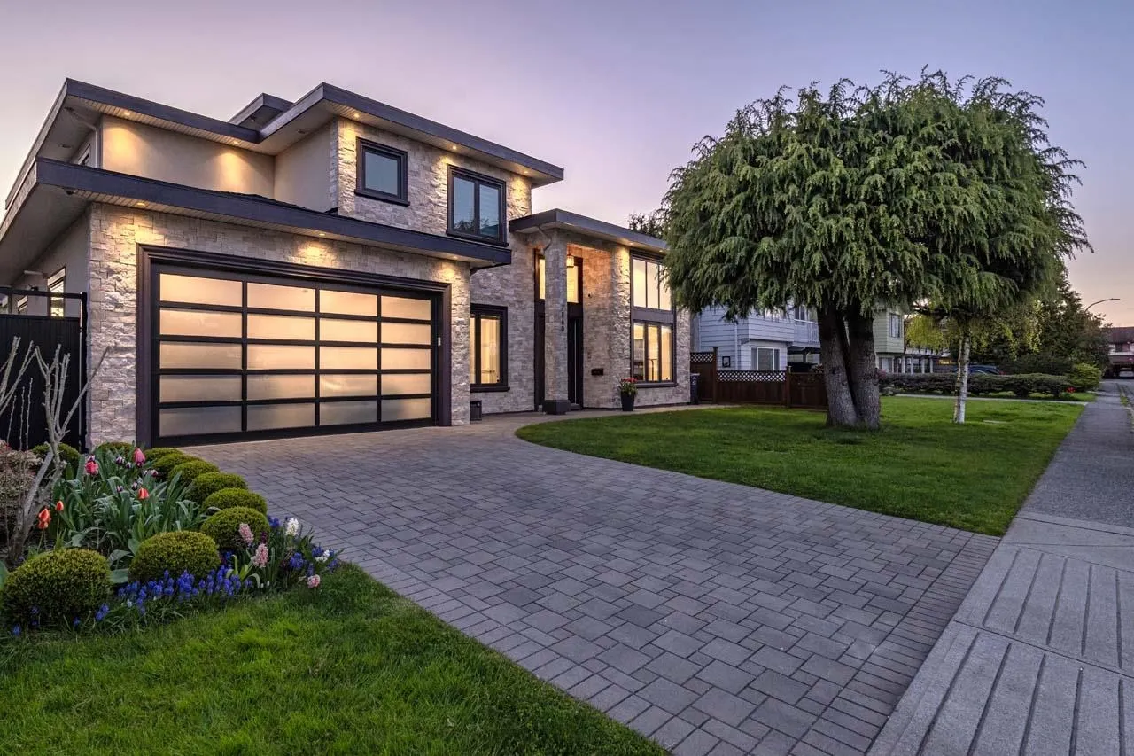 7860 Thormanby Crescent