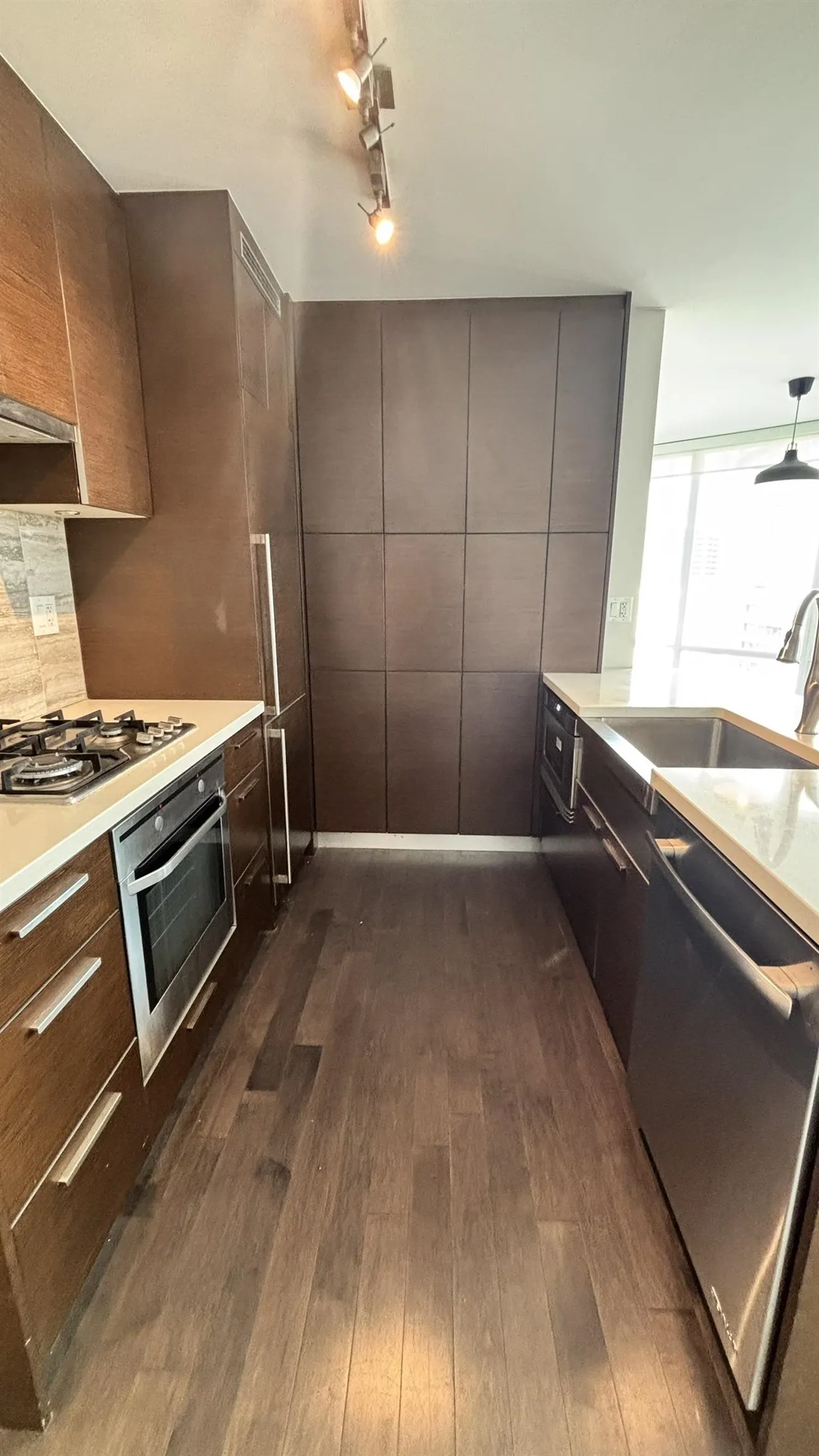 1601 535 Smithe Street