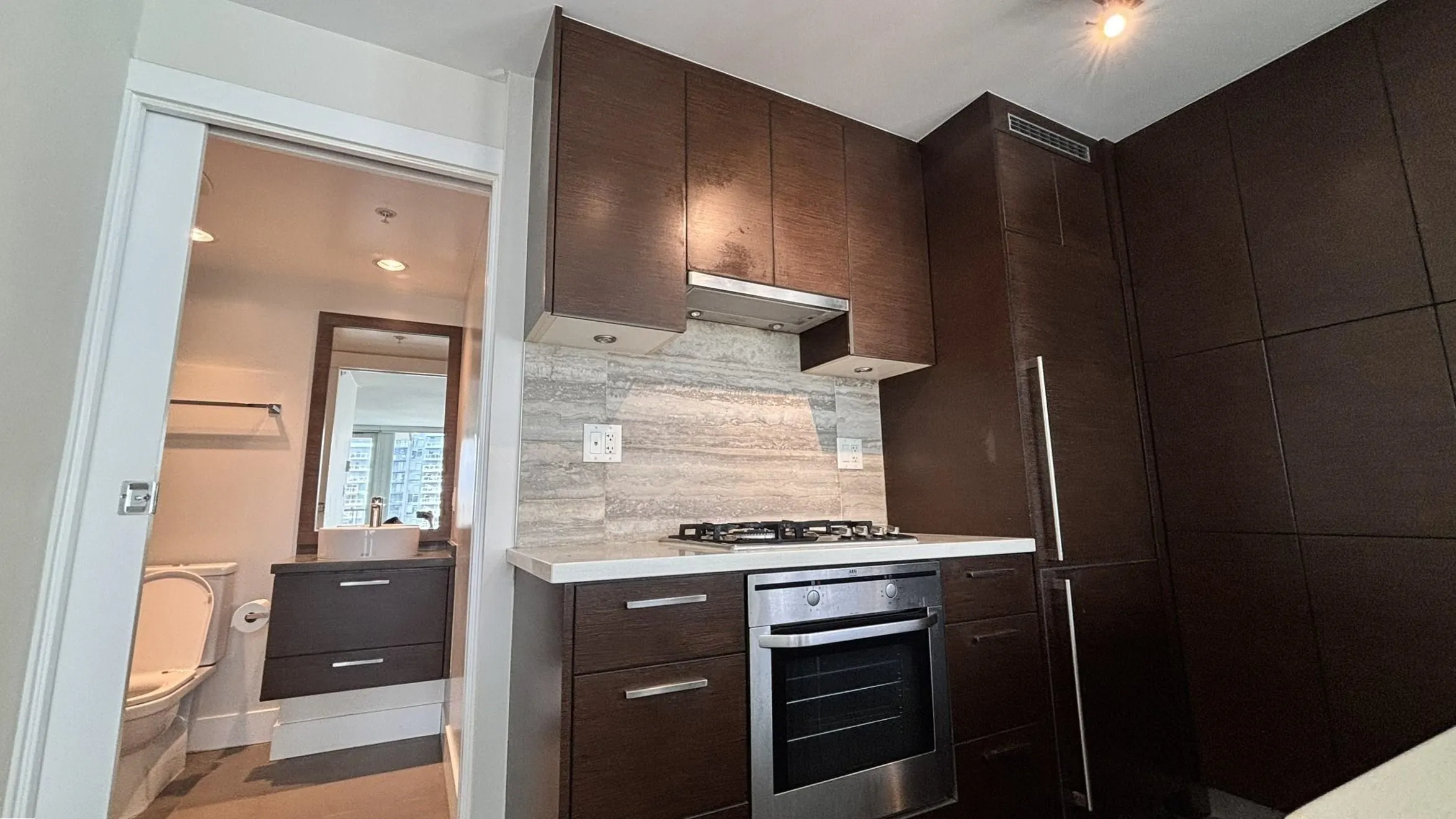 1601 535 Smithe Street