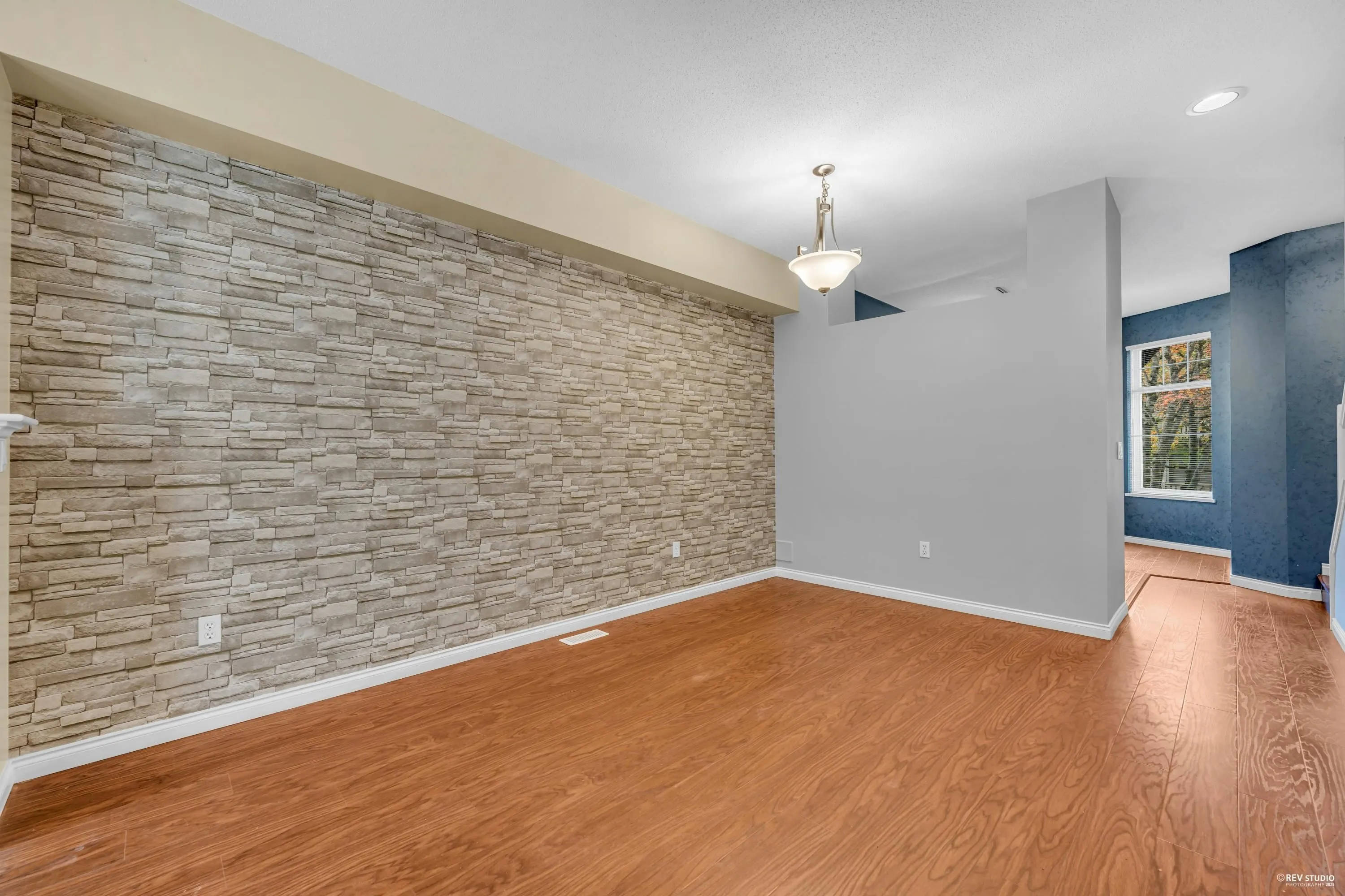 88 3711 Robson Court