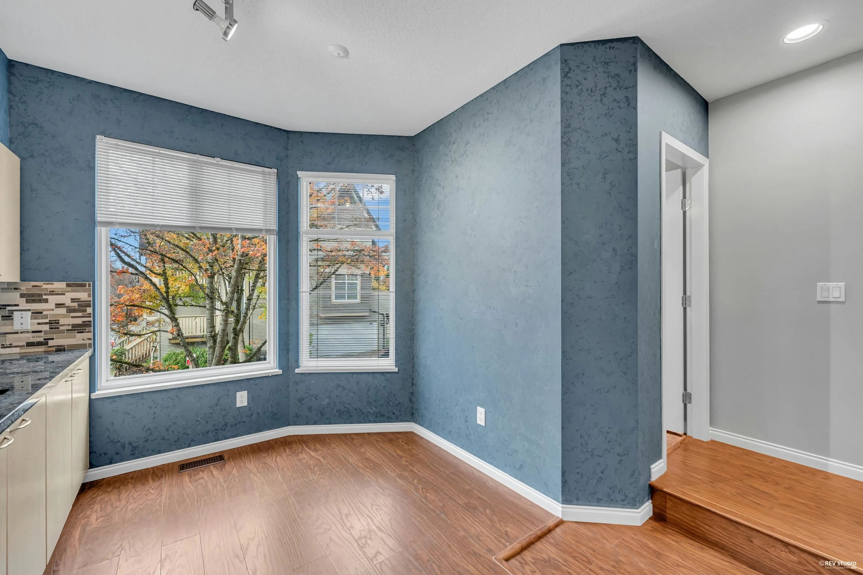 88 3711 Robson Court